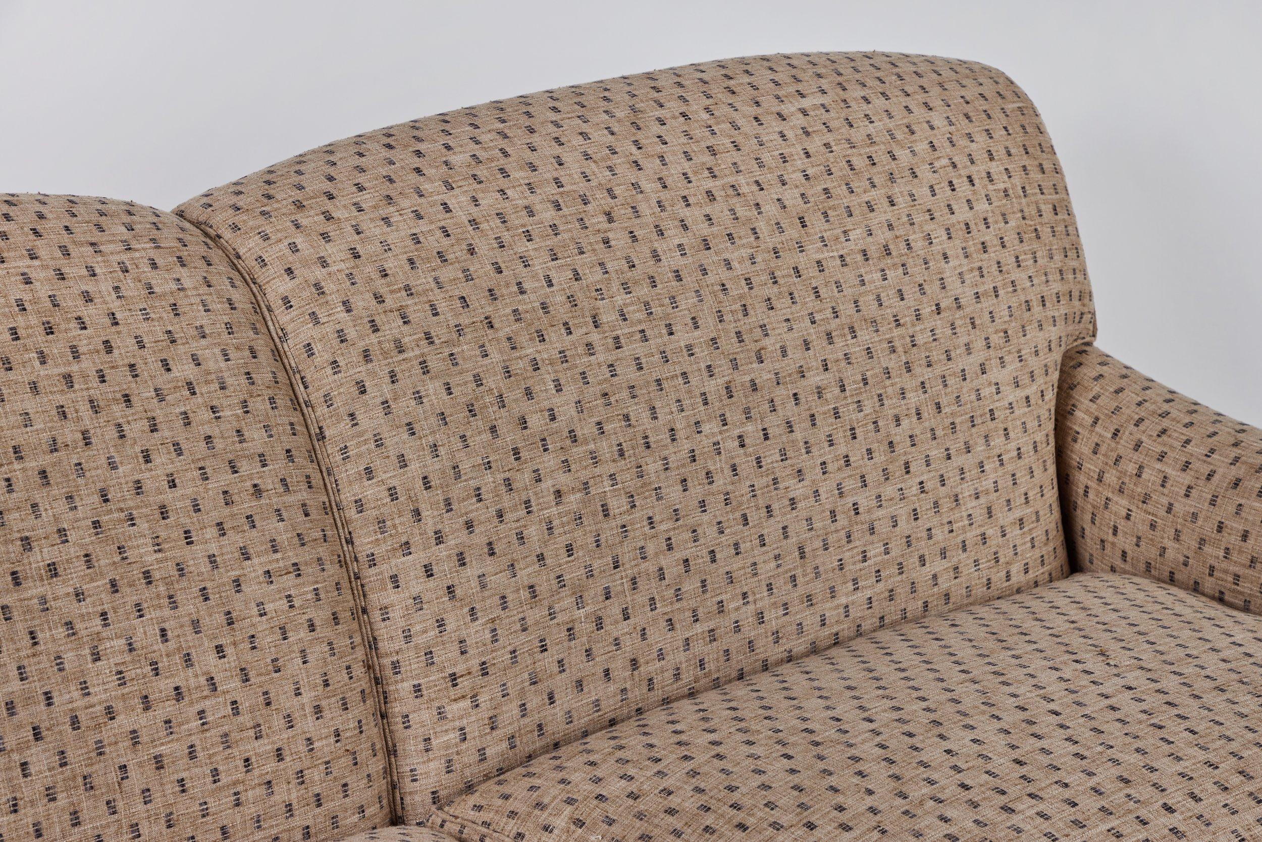 https://a.1stdibscdn.com/roll-arm-sofa-with-tight-back-loose-seat-cushions-and-hand-carved-feet-for-sale-picture-5/f_50711/f_255395221701468831089/Martin_and_Brockett_July_28th_2022_082_master.jpg