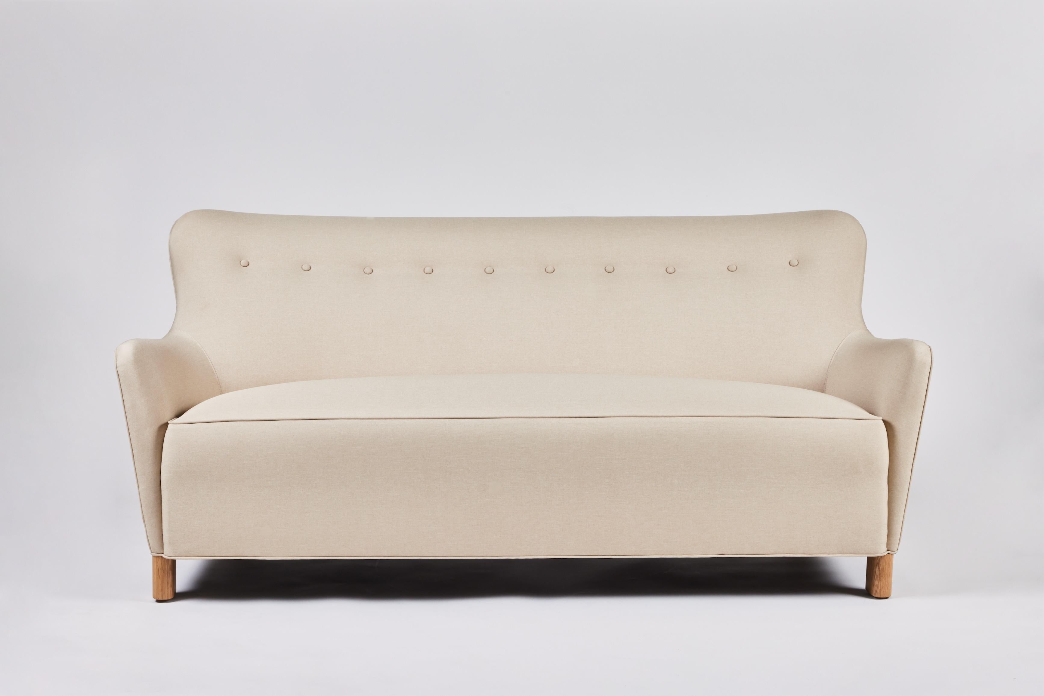 https://a.1stdibscdn.com/ann-sofa-modern-curved-tight-back-and-seat-by-martin-and-brockett-for-sale-picture-9/f_50711/f_411556921724281517611/Martin_and_Brockett_June_2nd_2023_138_master.jpg