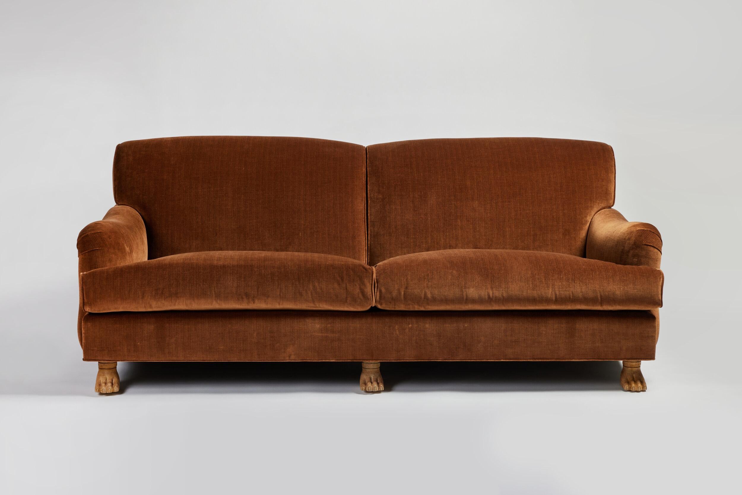 https://a.1stdibscdn.com/roll-arm-sofa-with-tight-back-loose-seat-cushions-and-hand-carved-feet-for-sale-picture-3/f_50711/f_255395221633977429979/Martin_and_Brockett_Sept_17th_2021_001_master.jpg