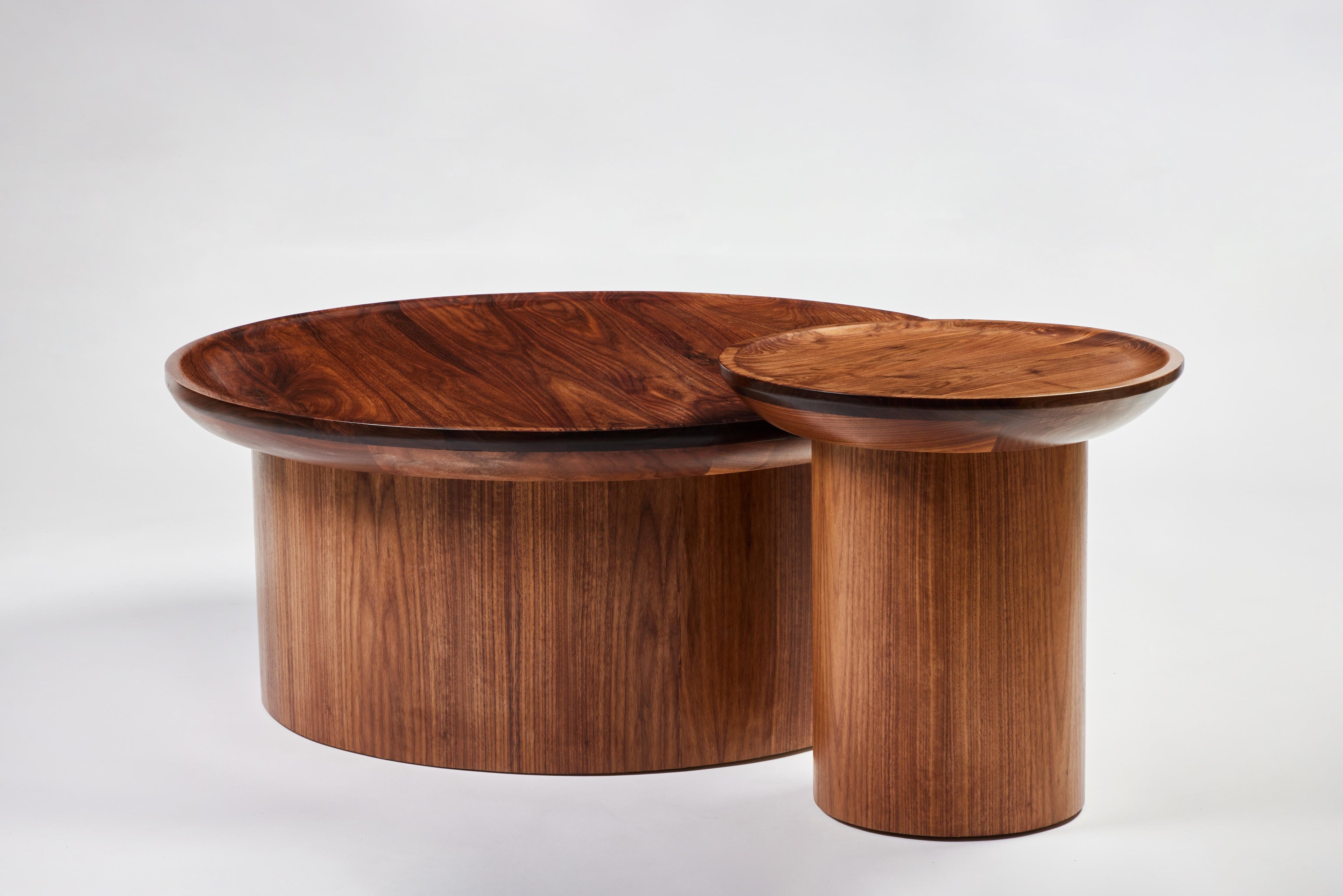 https://a.1stdibscdn.com/modern-round-coffee-table-in-walnut-by-martin-and-brockett-for-sale-picture-3/f_50711/f_255872821633389235306/Martin_and_Brockett_Sept_17th_2021_098_master.jpg