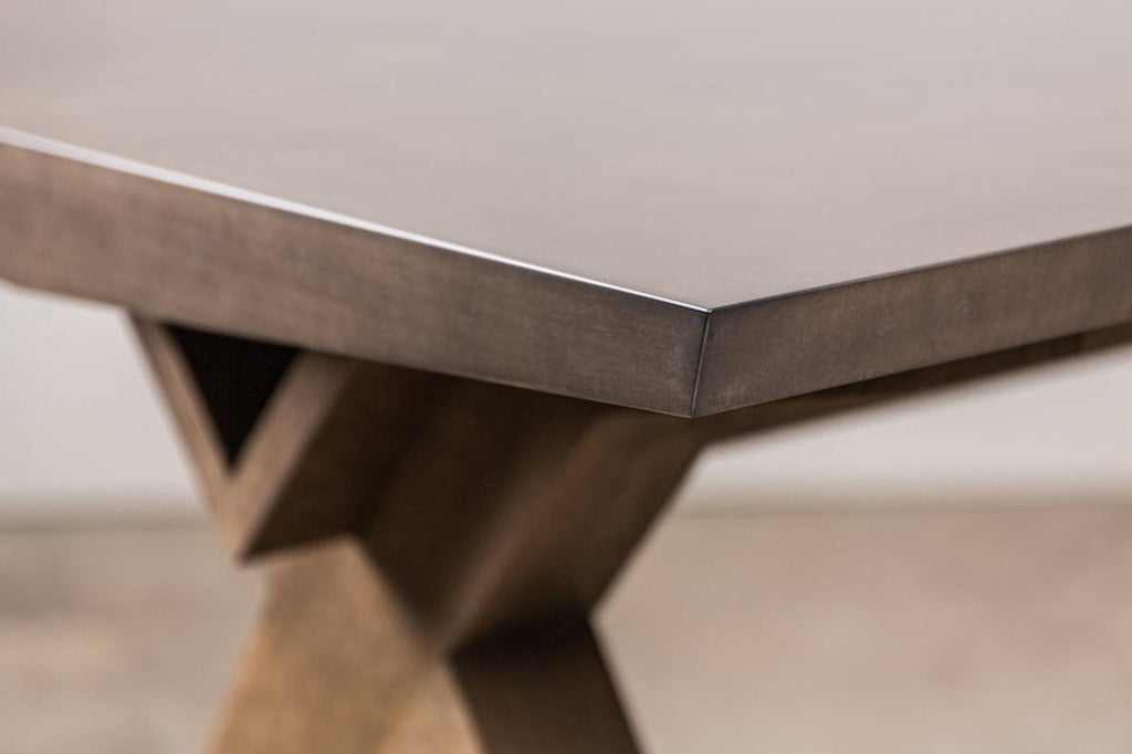 https://a.1stdibscdn.com/maxime-old-apparat-dining-table-in-satine-sycamore-and-brushed-oak-for-sale-picture-3/f_52202/f_191740121590162801396/Maxime_Old_Table_Apparat_sycomore_de_tail_plateau_master.jpg