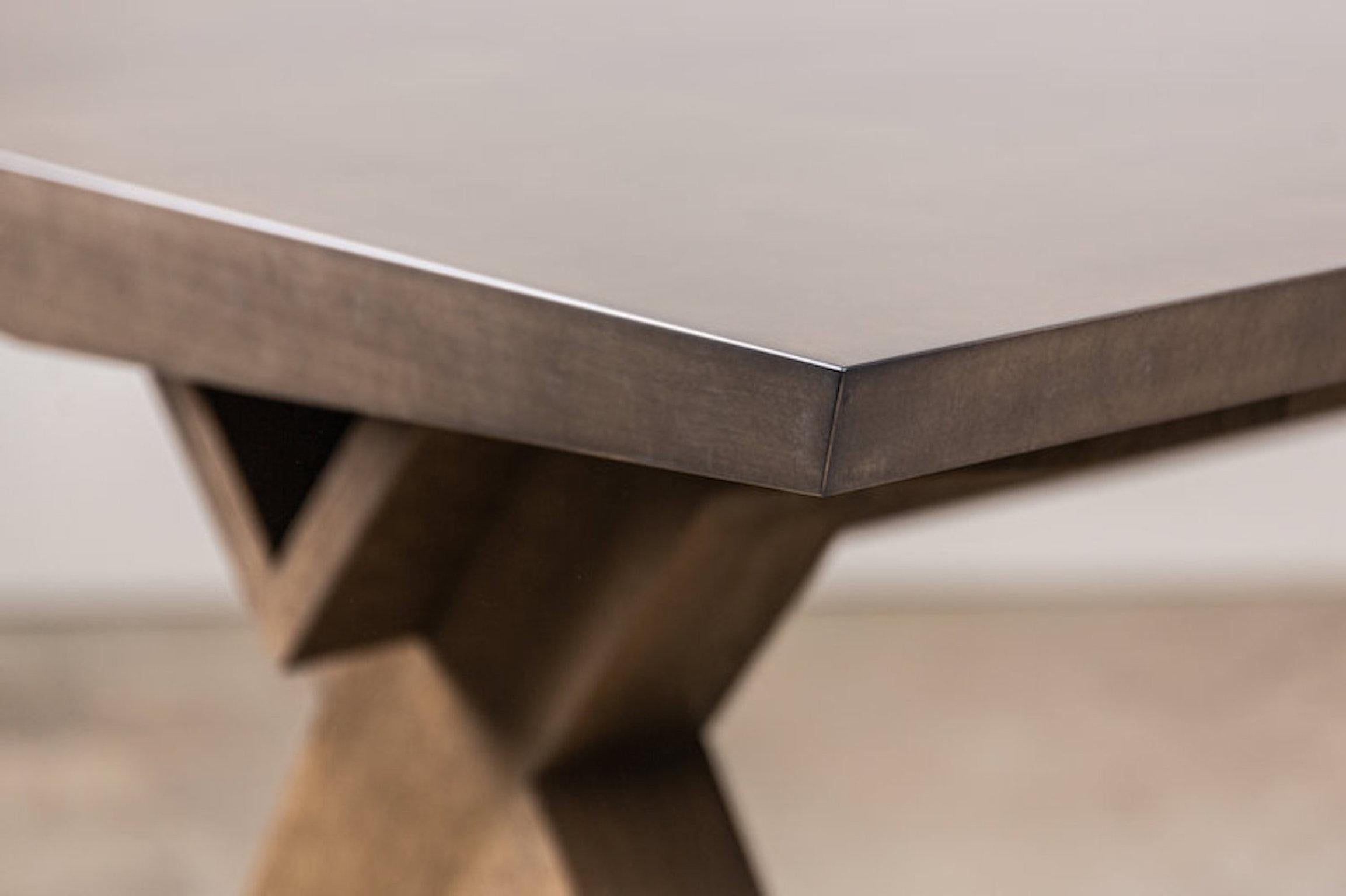 https://a.1stdibscdn.com/maxime-old-apparat-dining-table-in-satine-sycamore-and-brushed-oak-for-sale-picture-3/f_52202/f_191740121590162801396/Maxime_Old_Table_Apparat_sycomore_de_tail_plateau_master.jpg
