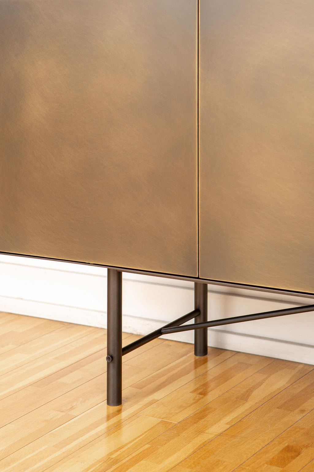 https://a.1stdibscdn.com/connect-credenza-cabinet-or-sideboard-customizable-in-steel-and-aged-brass-for-sale-picture-5/f_30783/f_192863521590788250506/May25_Plano_414_Edit_master.jpg