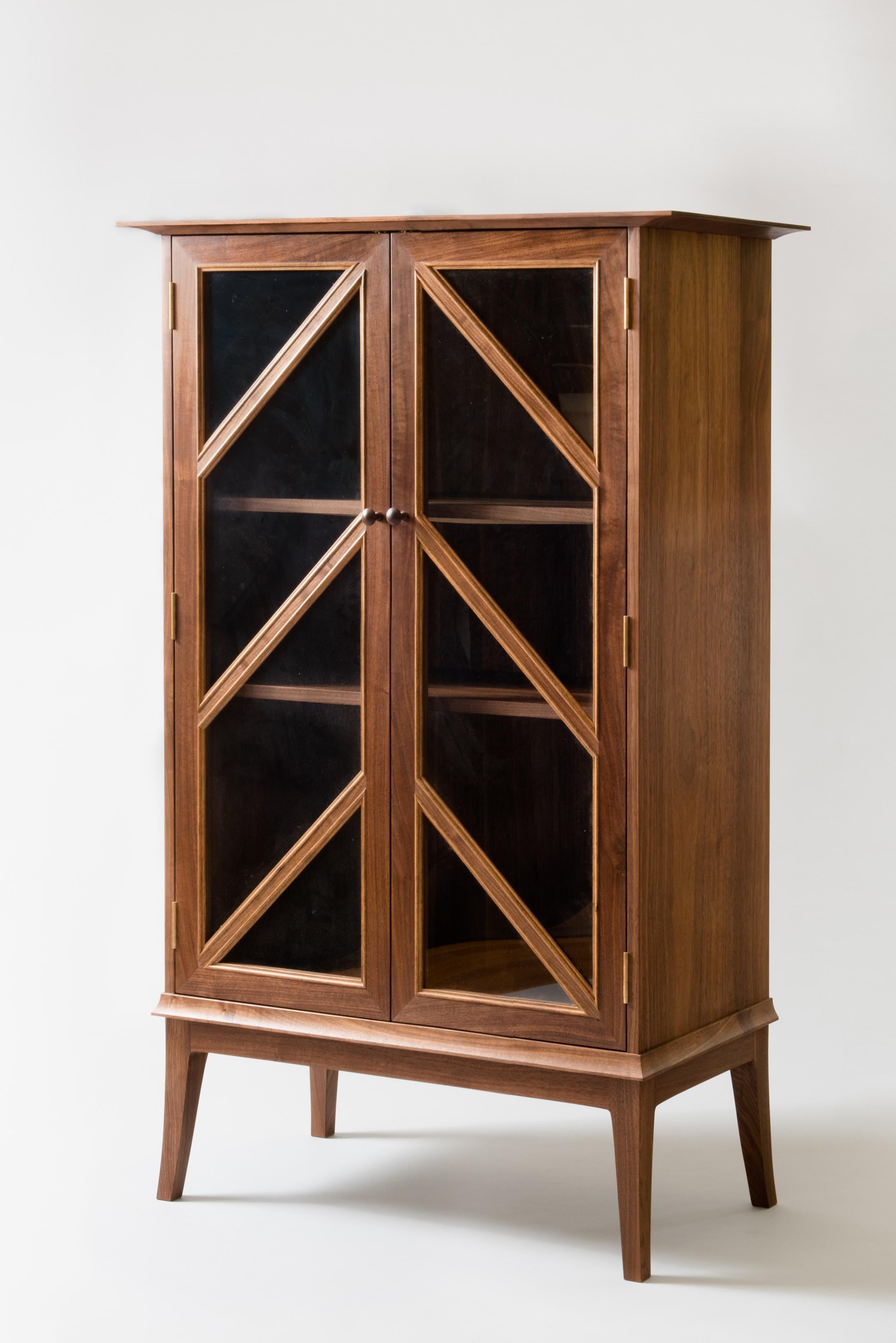 https://a.1stdibscdn.com/tall-contemporary-walnut-cabinet-with-glass-doors-and-butternut-details-for-sale-picture-3/f_38643/1571241052889/MeredithHartFurnitureCabinet3_master.jpg