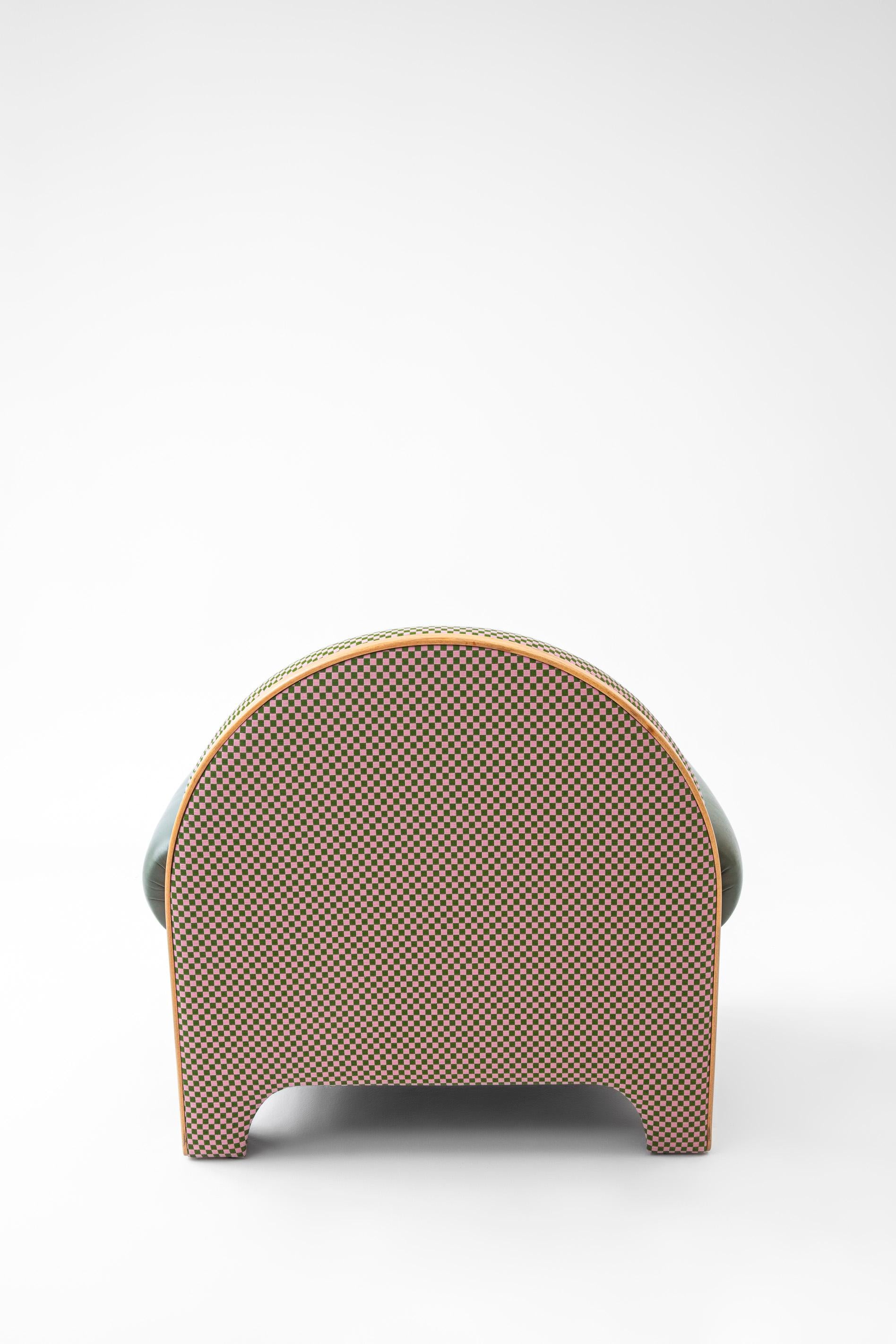 https://a.1stdibscdn.com/n-gene-armchair-with-green-checker-fabric-and-purple-leather-for-sale-picture-5/f_36601/f_216812521607120033998/MerveKahraman_NgeneArmchair_Checked_5_master.jpg