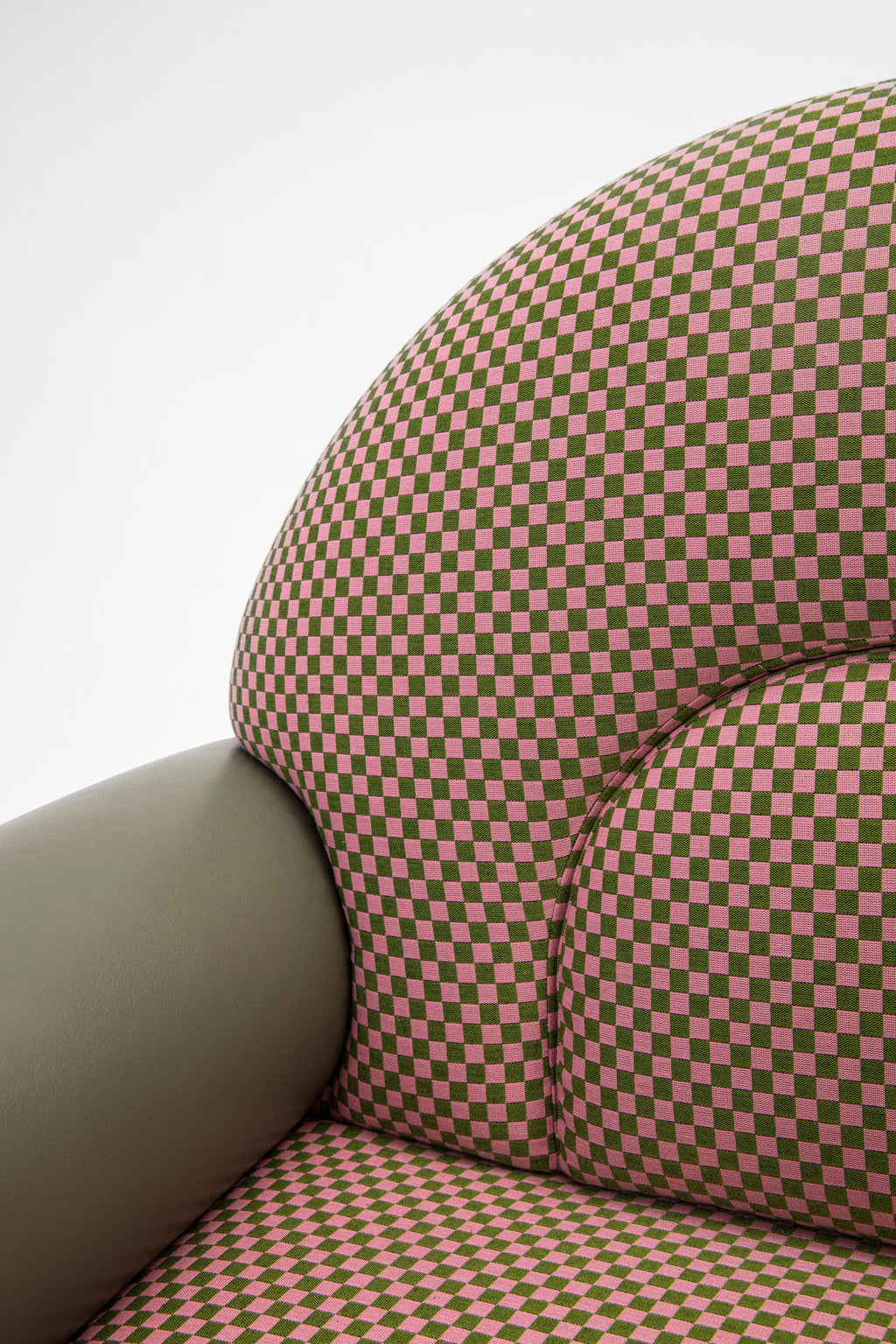 https://a.1stdibscdn.com/n-gene-armchair-with-green-checker-fabric-and-purple-leather-for-sale-picture-8/f_36601/f_216812521607120035143/MerveKahraman_NgeneArmchair_Checked_7_master.jpg