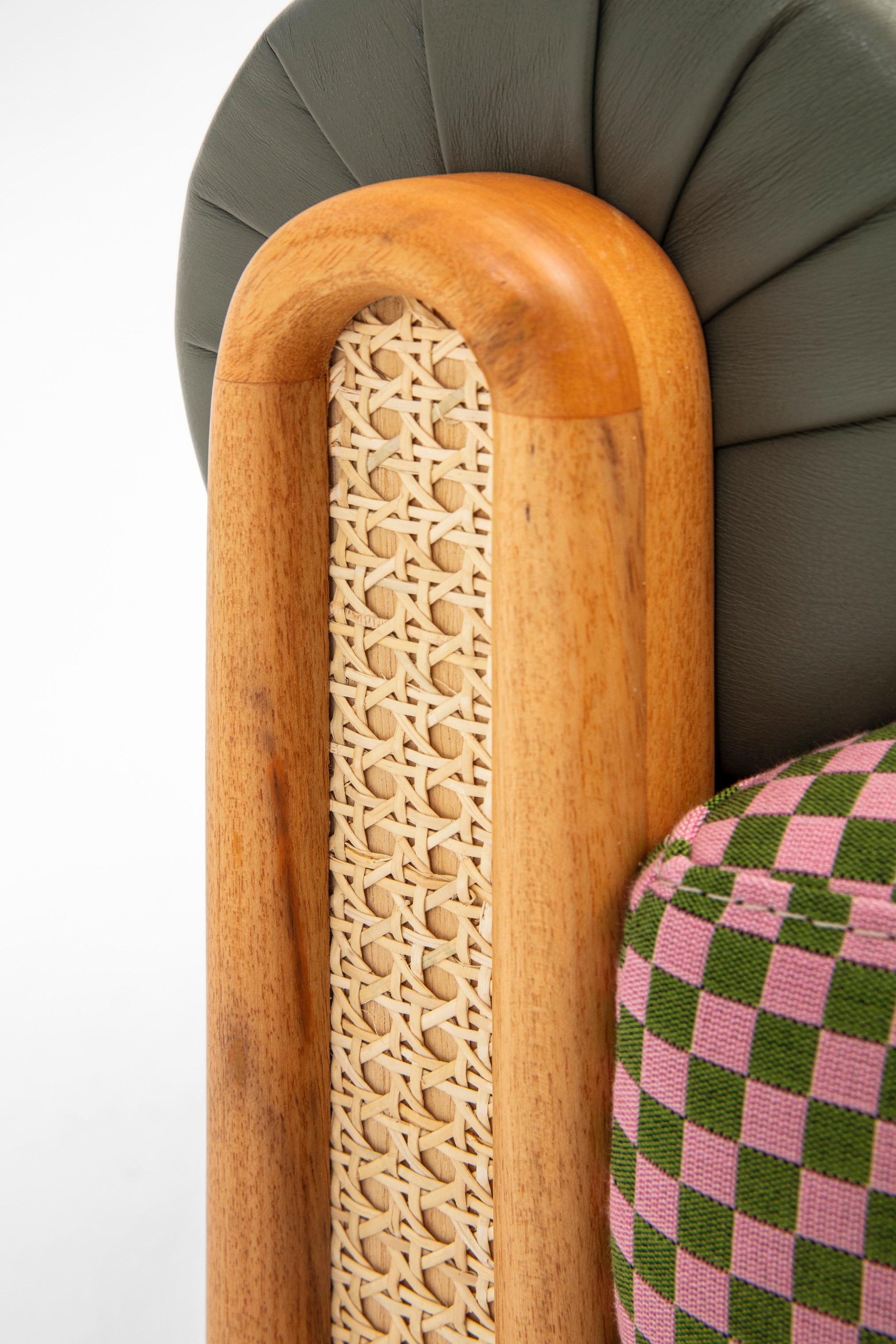 https://a.1stdibscdn.com/n-gene-armchair-with-green-checker-fabric-and-purple-leather-for-sale-picture-9/f_36601/f_216812521607120035553/MerveKahraman_NgeneArmchair_Checked_8_master.jpg