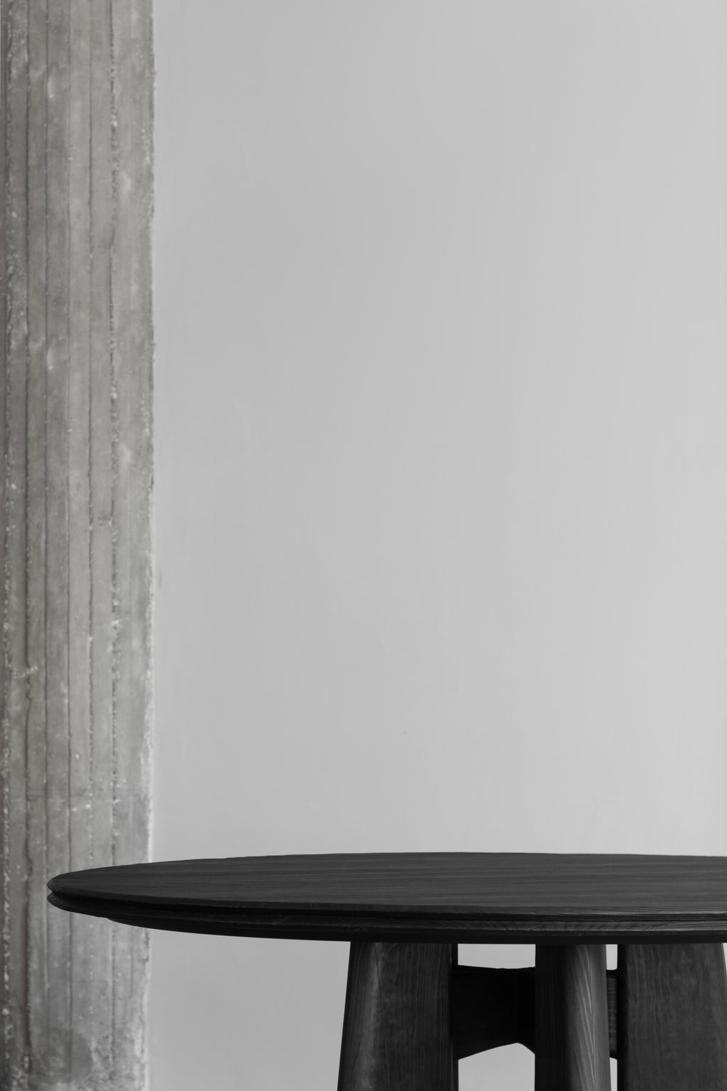 https://a.1stdibscdn.com/customizable-modern-dining-table-reforma-solid-wood-120-cm-for-sale-picture-7/f_38111/f_401424421718154087908/MesaReforma_07_master.jpg
