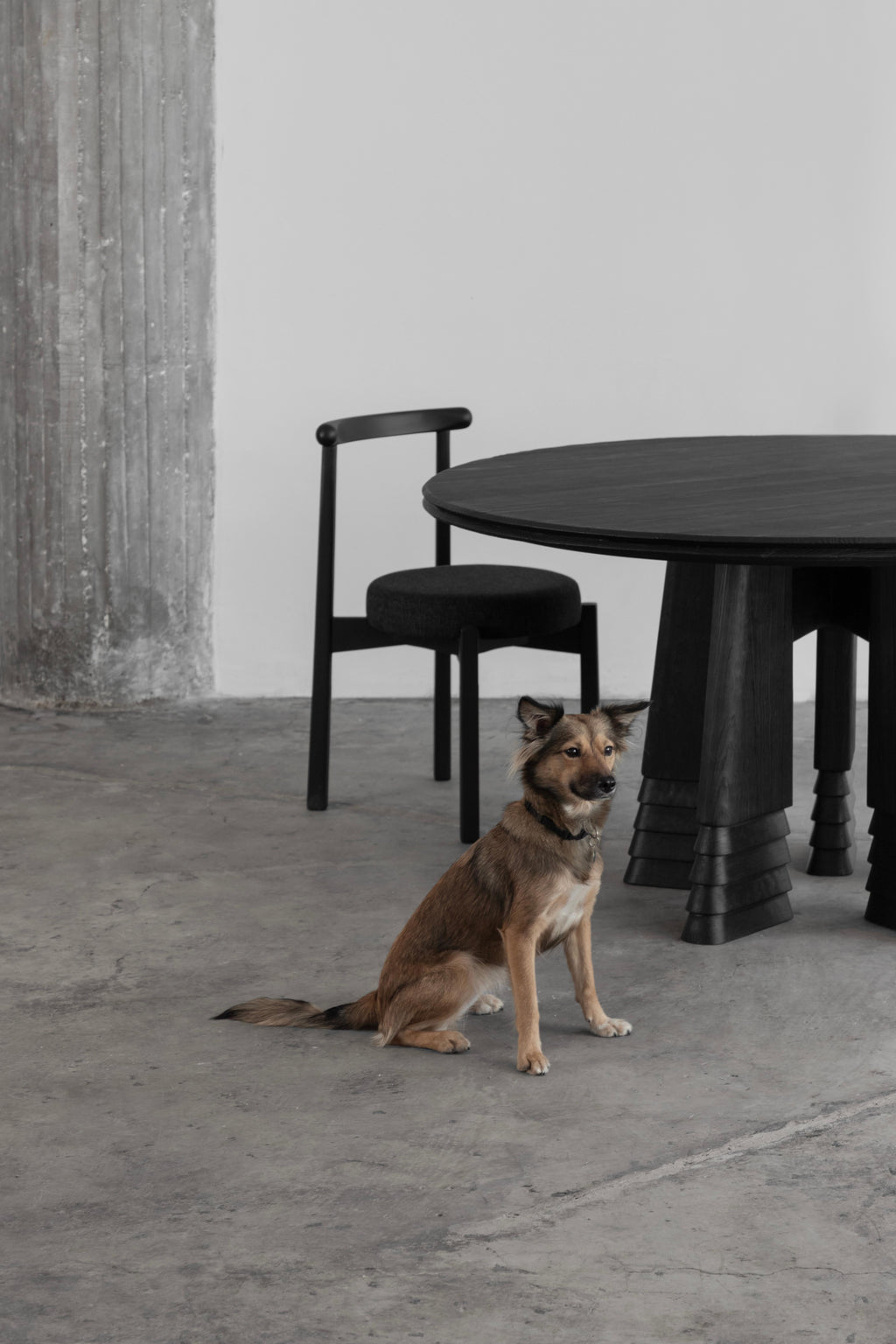 https://a.1stdibscdn.com/customizable-modern-dining-table-reforma-solid-wood-120-cm-for-sale-picture-5/f_38111/f_401424421718154085694/MesaReforma_09_master.jpg