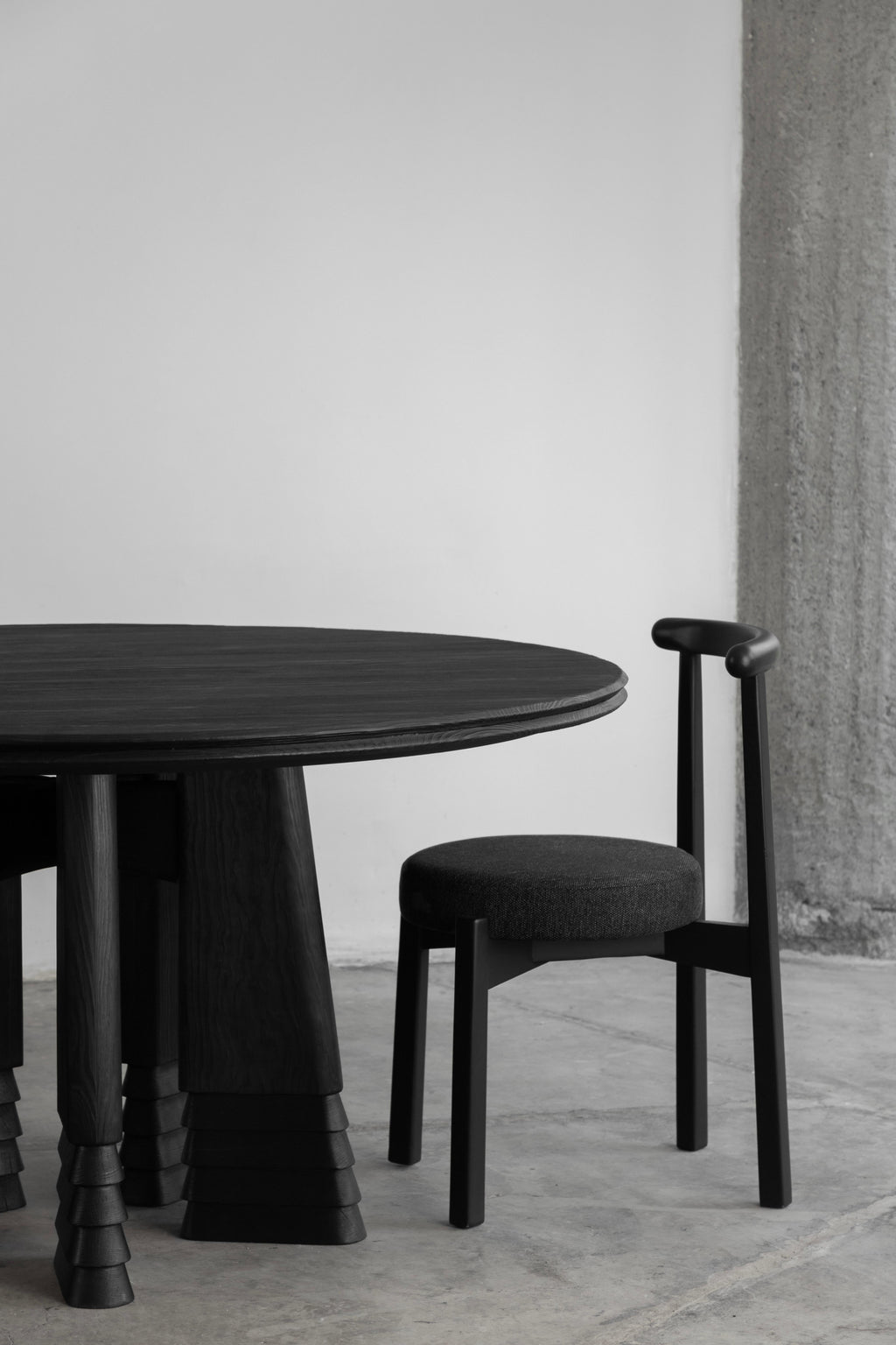https://a.1stdibscdn.com/dining-table-reforma-pine-wood-contemporary-mexican-design-for-sale-picture-2/f_38111/f_367597821698106674220/MesaReforma_13_master.jpg