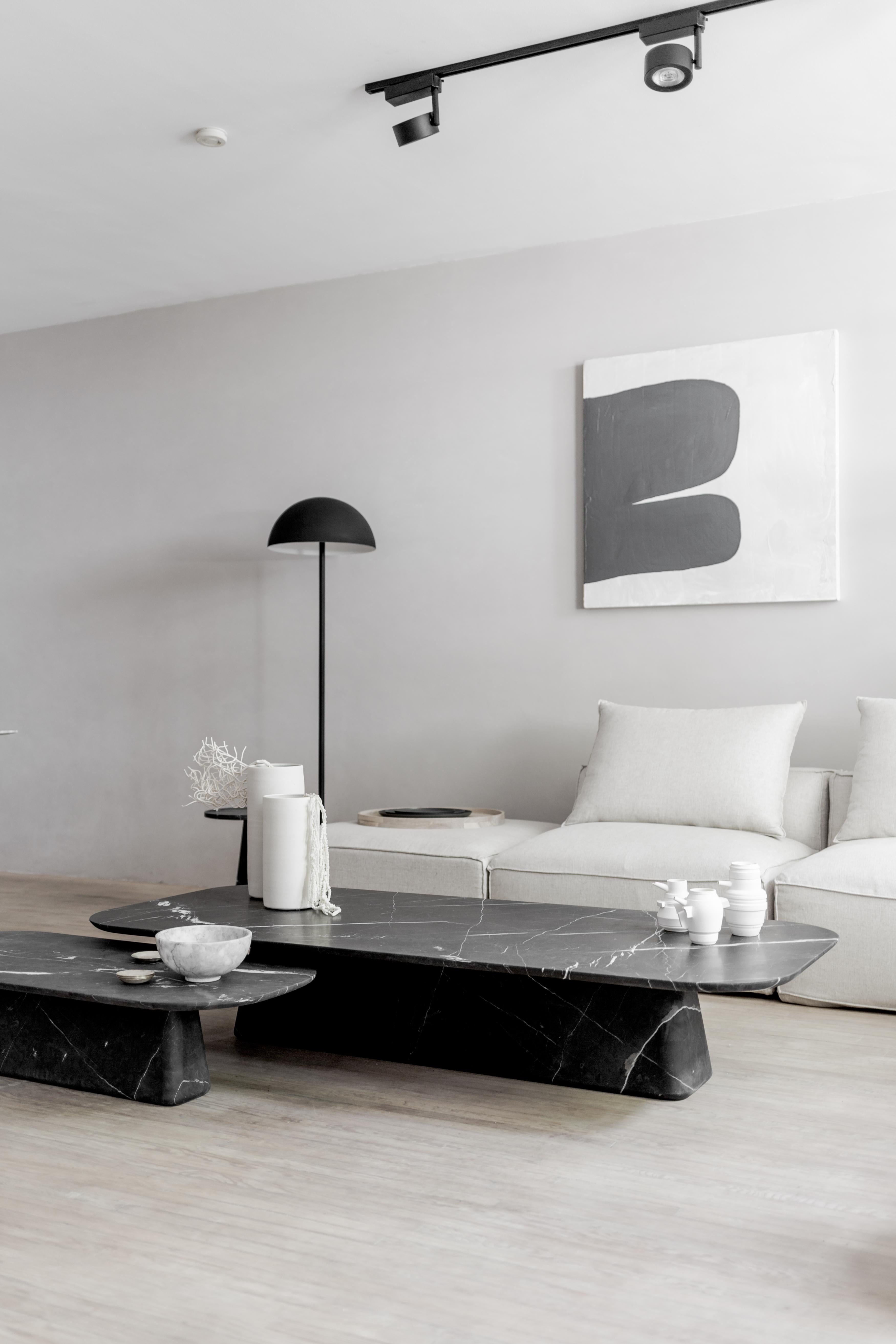 https://a.1stdibscdn.com/two-pedestal-coffee-tables-in-black-marble-set-for-sale-picture-5/f_47391/f_194387821591889401695/Mesa_Caf_Pedestal_Monterrey_17_master.jpg