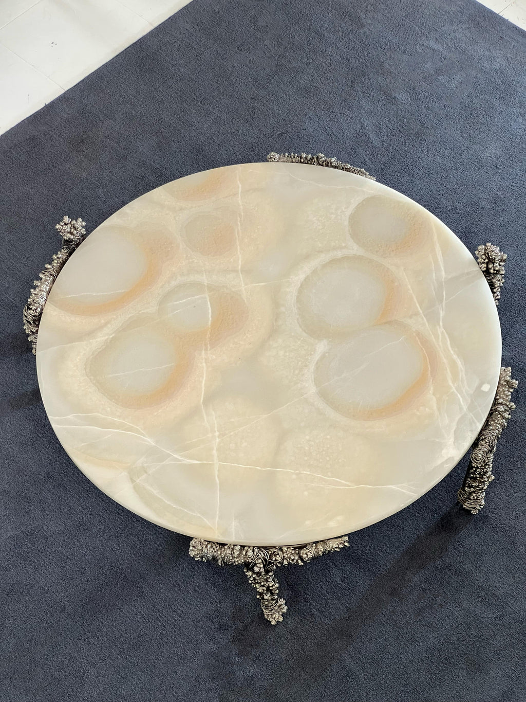 https://a.1stdibscdn.com/fisherman-table-with-onyx-table-top-for-sale-picture-4/f_69682/f_494052621774637400017/Mesa_edited_1_master.jpg