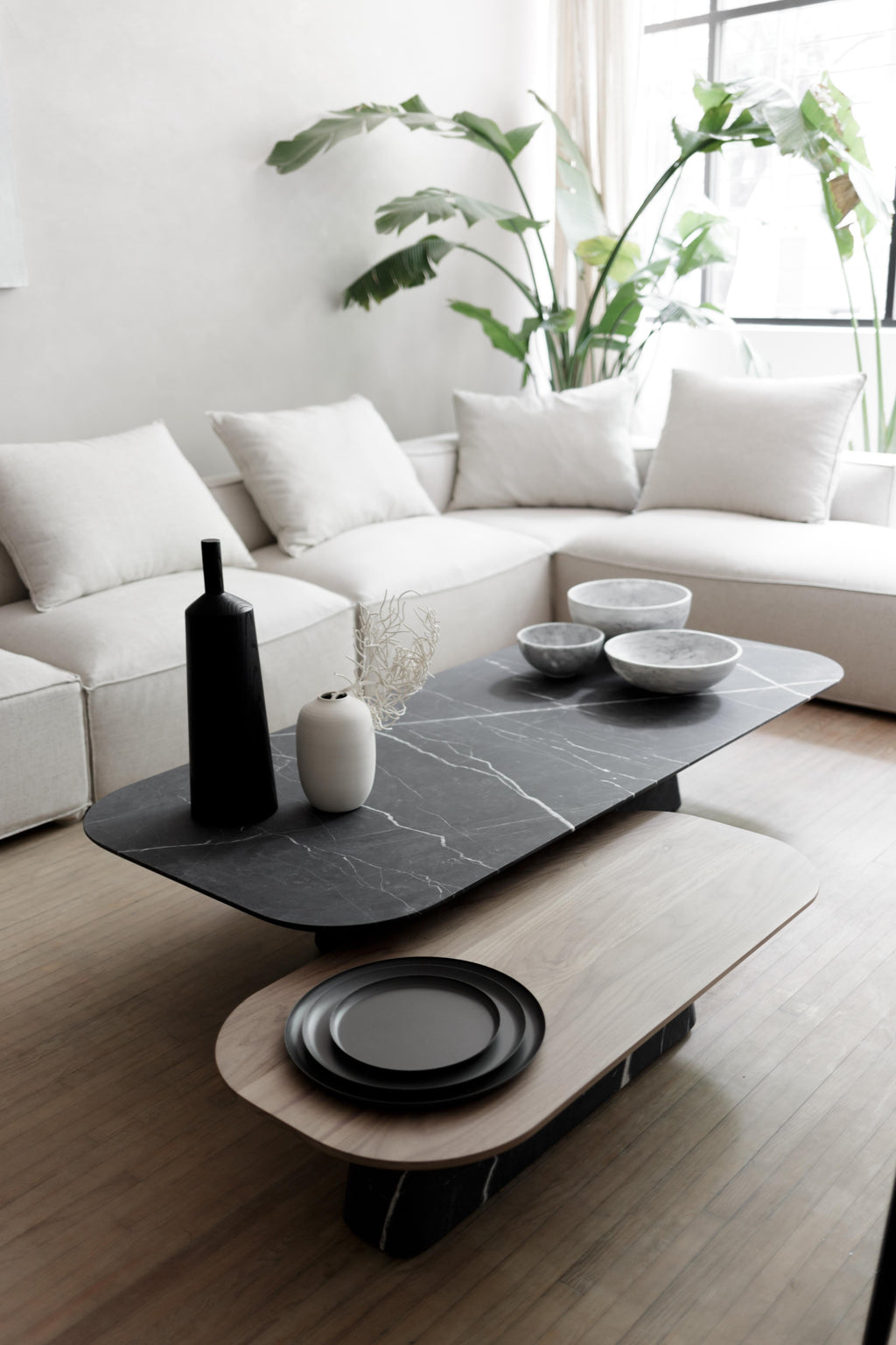 https://a.1stdibscdn.com/dolmen-coffee-tables-in-black-marble-and-walnut-wood-set-for-sale-picture-2/f_47391/f_188986221588255066921/Mesas_Sauces_11_master.jpg