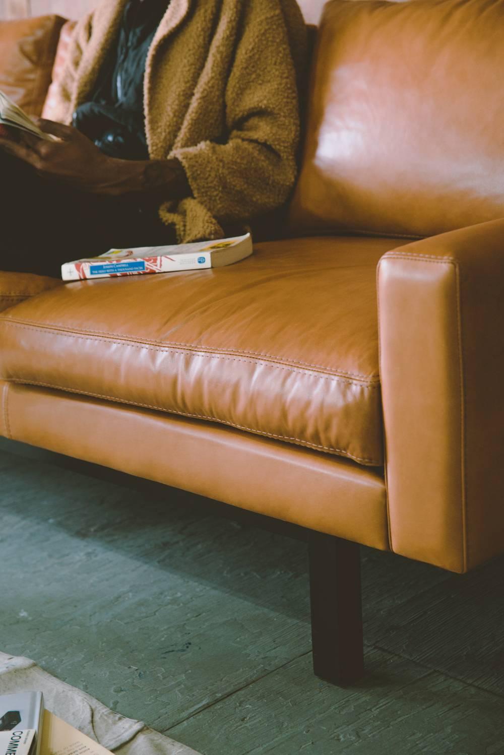 https://a.1stdibscdn.com/contemporary-large-standard-sofa-in-caramel-leather-with-walnut-base-for-sale-picture-4/f_29663/f_196154621593055463489/Michael_Felix_Standard_Sofa_1__master.jpeg