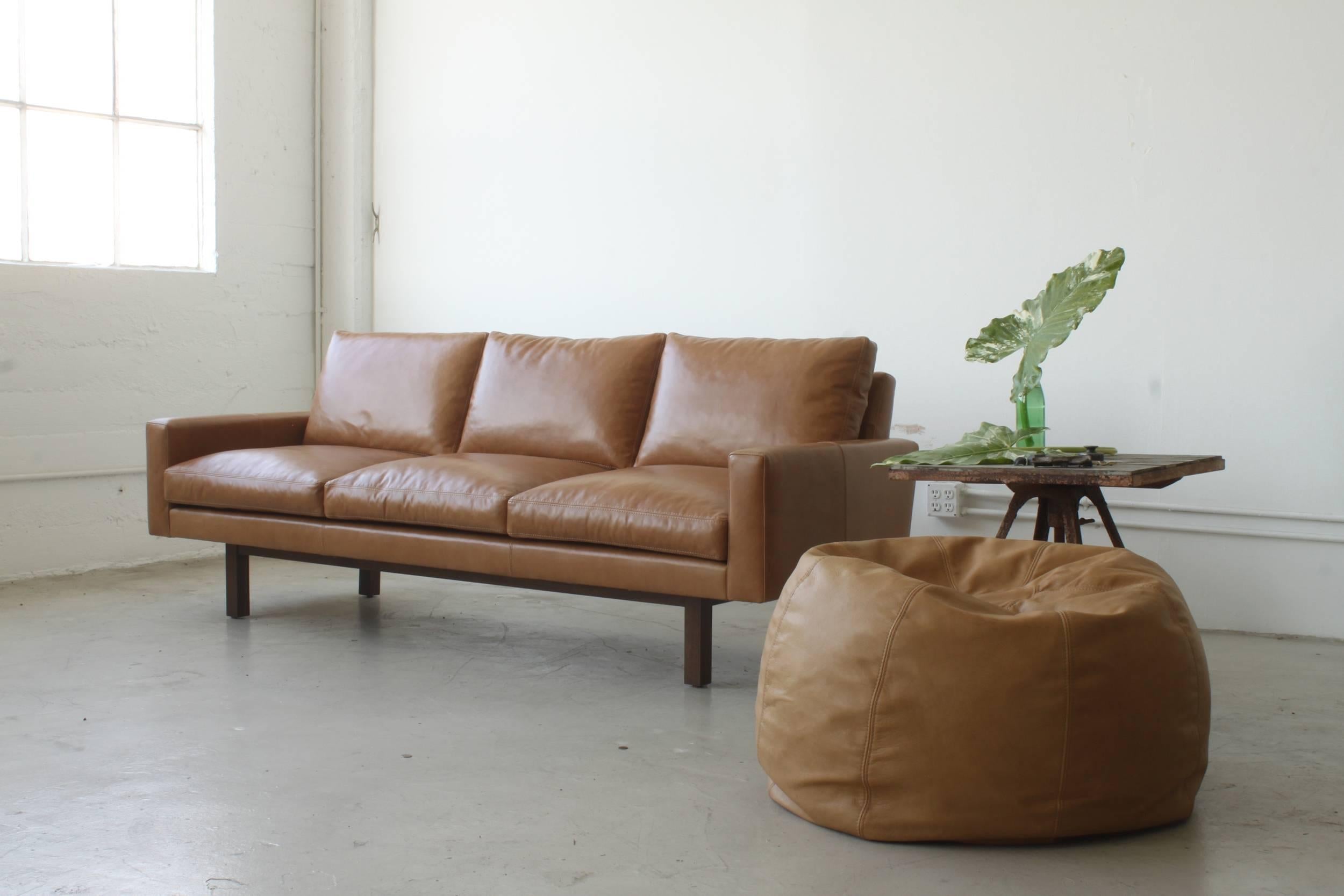 https://a.1stdibscdn.com/contemporary-pouf-beanbag-in-leather-for-sale-picture-2/f_29663/f_201891621597249490655/Michael_Felix_Standard_Sofa_and_Pouf_master.jpg