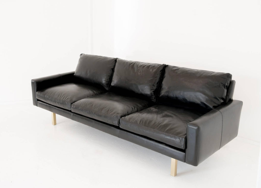 https://a.1stdibscdn.com/contemporary-x-large-standard-sofa-in-caramel-leather-with-walnut-base-for-sale-picture-7/f_29663/f_196154721593055604475/Michael_Felix_Standard_Sofa_angled_master.jpg
