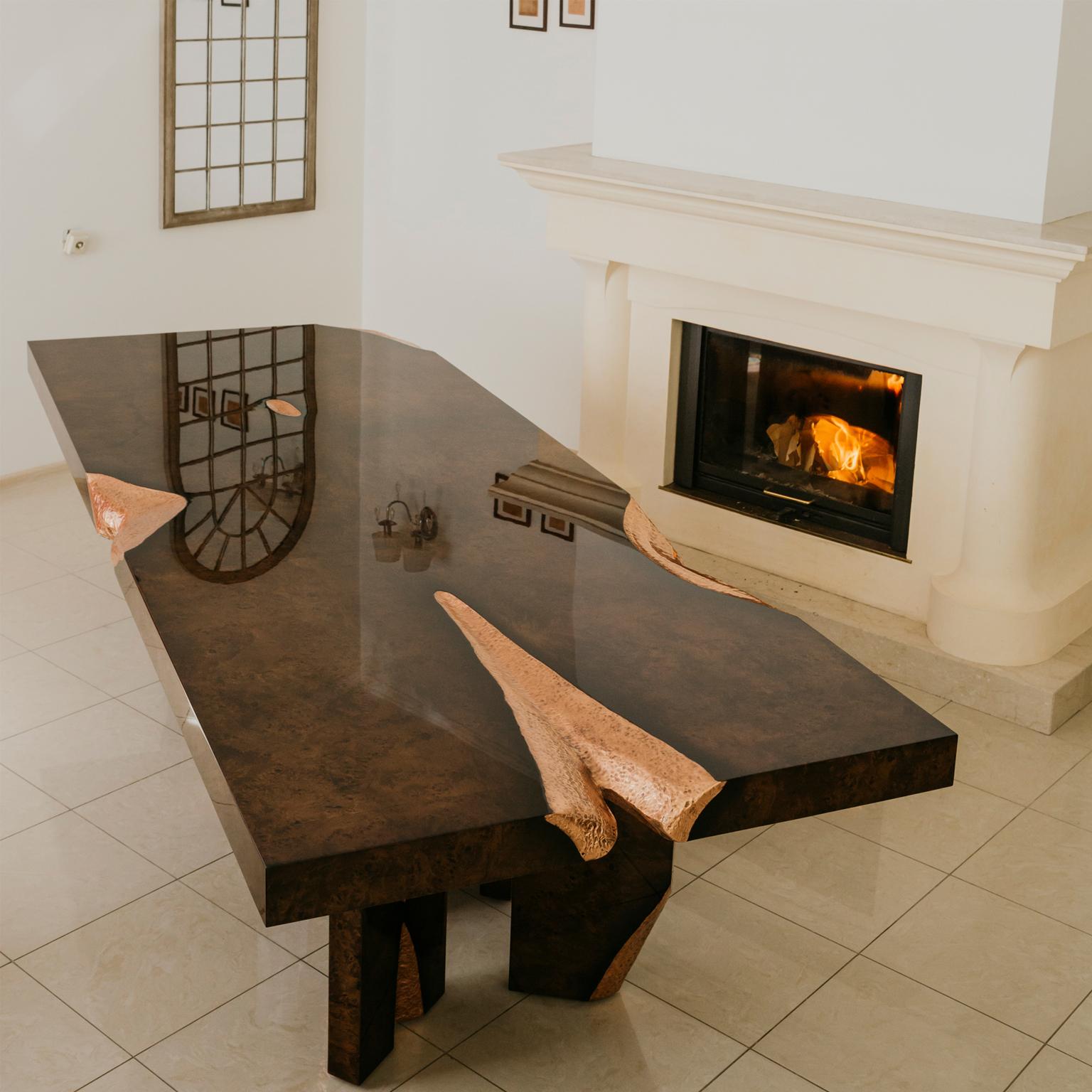 https://a.1stdibscdn.com/exclusive-dining-table-with-poplar-roots-hand-hammered-copper-inlays-for-sale-picture-10/f_55202/f_216558921606997376339/Milan_LST_2_master.jpg