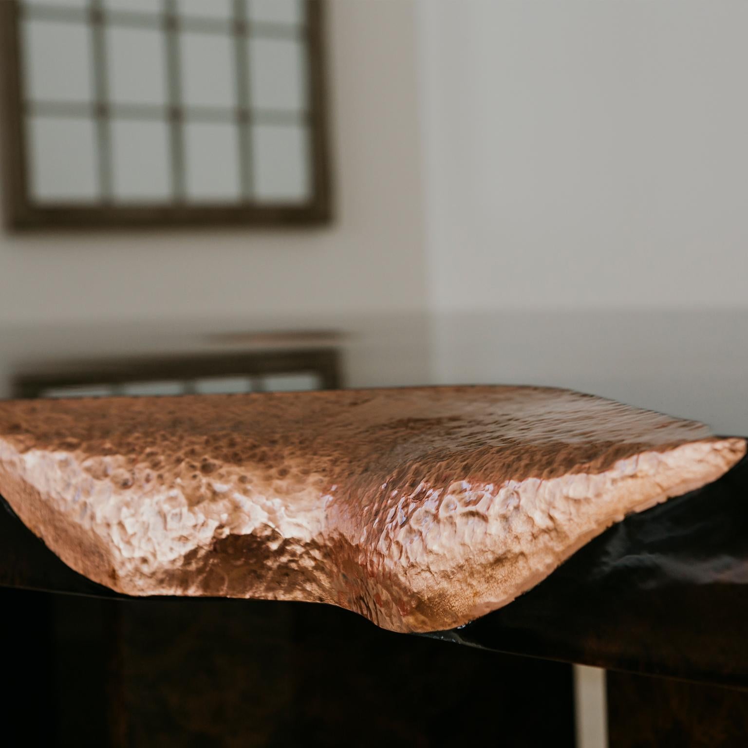 https://a.1stdibscdn.com/exclusive-dining-table-with-poplar-roots-hand-hammered-copper-inlays-for-sale-picture-5/f_55202/f_216558921606997050520/Milan_closeup1_master.jpg