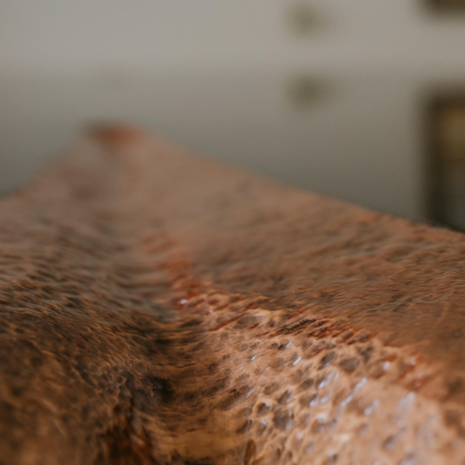 https://a.1stdibscdn.com/exclusive-dining-table-with-poplar-roots-hand-hammered-copper-inlays-for-sale-picture-6/f_55202/f_216558921606997062490/Milan_closeup2_master.jpg