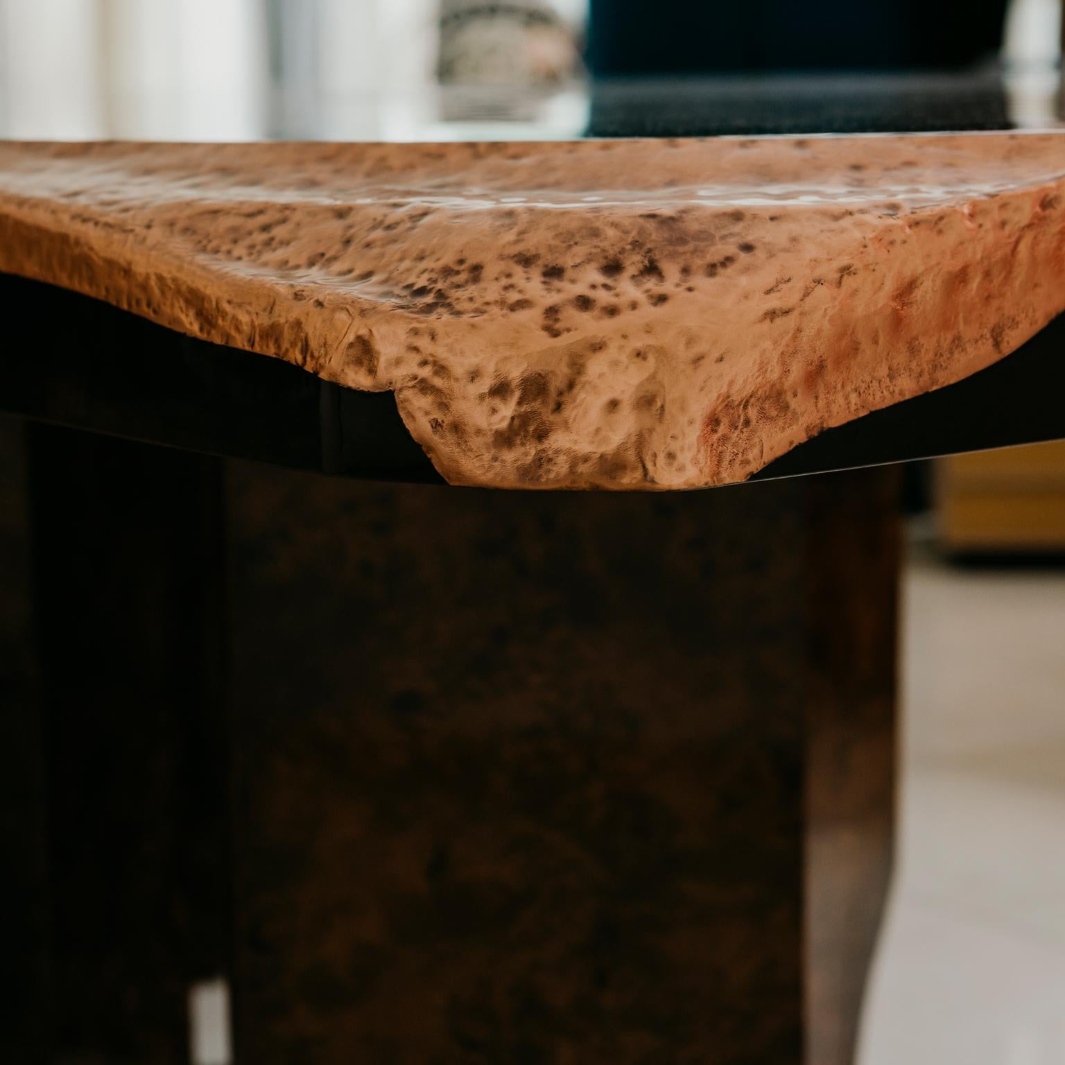 https://a.1stdibscdn.com/exclusive-dining-table-with-poplar-roots-hand-hammered-copper-inlays-for-sale-picture-8/f_55202/f_216558921606997090481/Milan_closeup4_master.jpg