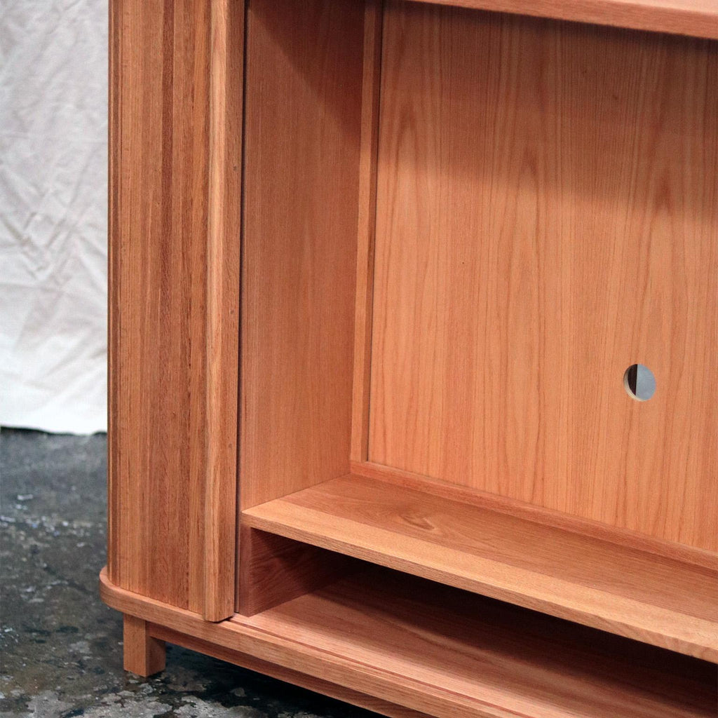 https://a.1stdibscdn.com/mistry-tambour-door-cabinet-in-natural-oak-for-sale-picture-3/f_48391/f_413522221725580392058/Mistry_open_doors_2_master.jpg