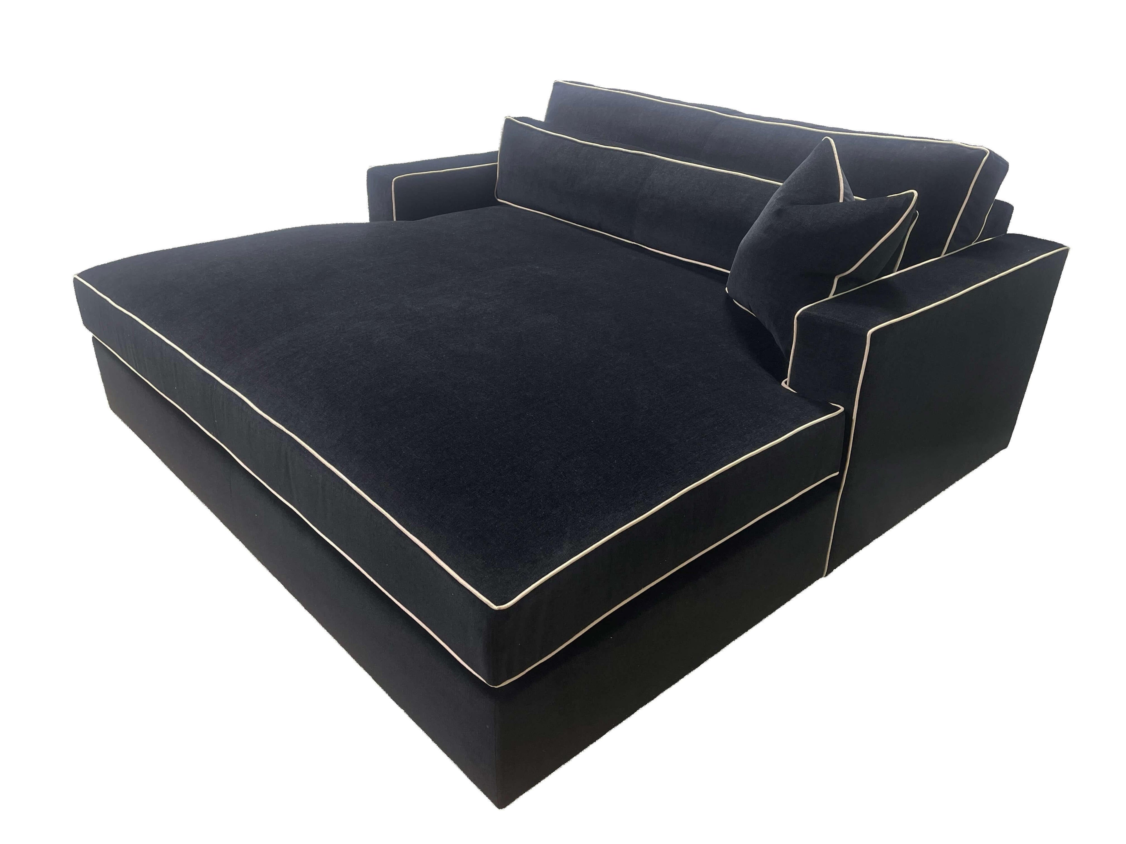 https://a.1stdibscdn.com/model-one-daybed-for-sale-picture-2/f_78732/f_319805821672347048620/Model_One_DayBed_2023_secon_2_master.jpg