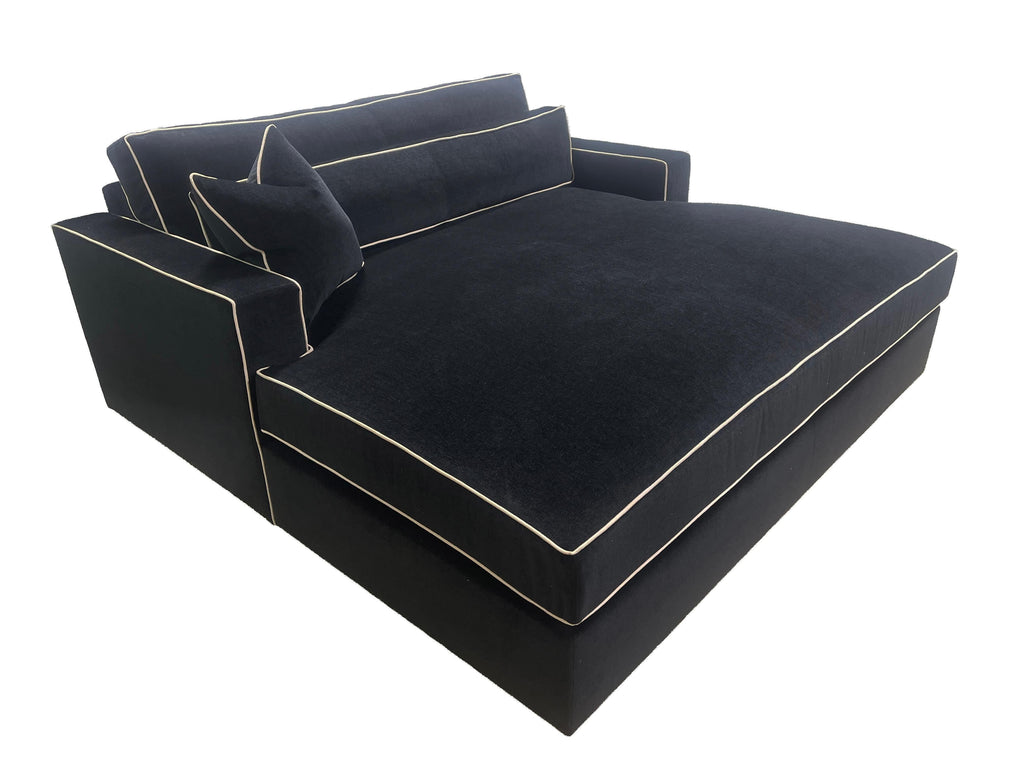 https://a.1stdibscdn.com/model-one-daybed-for-sale-picture-4/f_78732/f_319805821672347396849/Model_One_DayBed_2023_secon_b_master.jpg