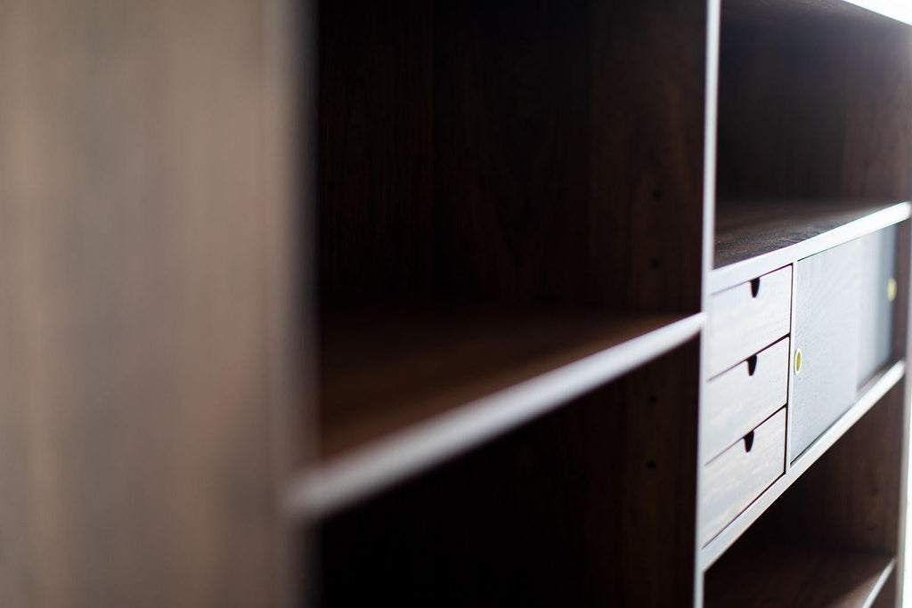 https://a.1stdibscdn.com/modern-bookcase-cabinet-the-peabody-collection-for-sale-picture-7/f_9720/1613514130437/Modern_Bookcase_Cabinet_Peabody_Collection_07_master.jpg