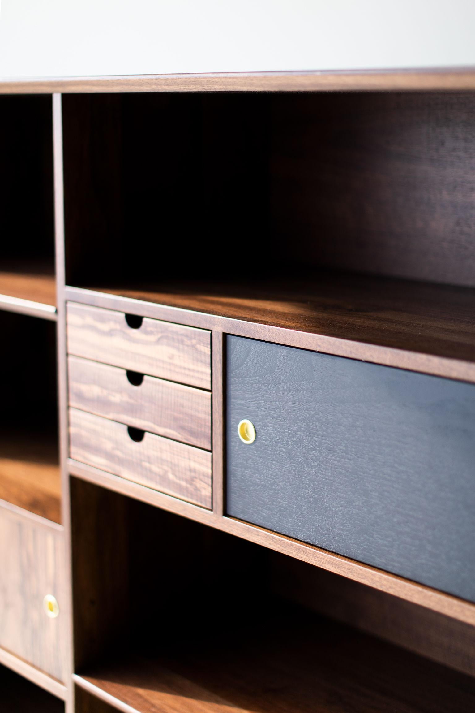 https://a.1stdibscdn.com/modern-bookcase-cabinet-the-peabody-collection-for-sale-picture-11/f_9720/1613514134407/Modern_Bookcase_Cabinet_Peabody_Collection_11_master.jpg