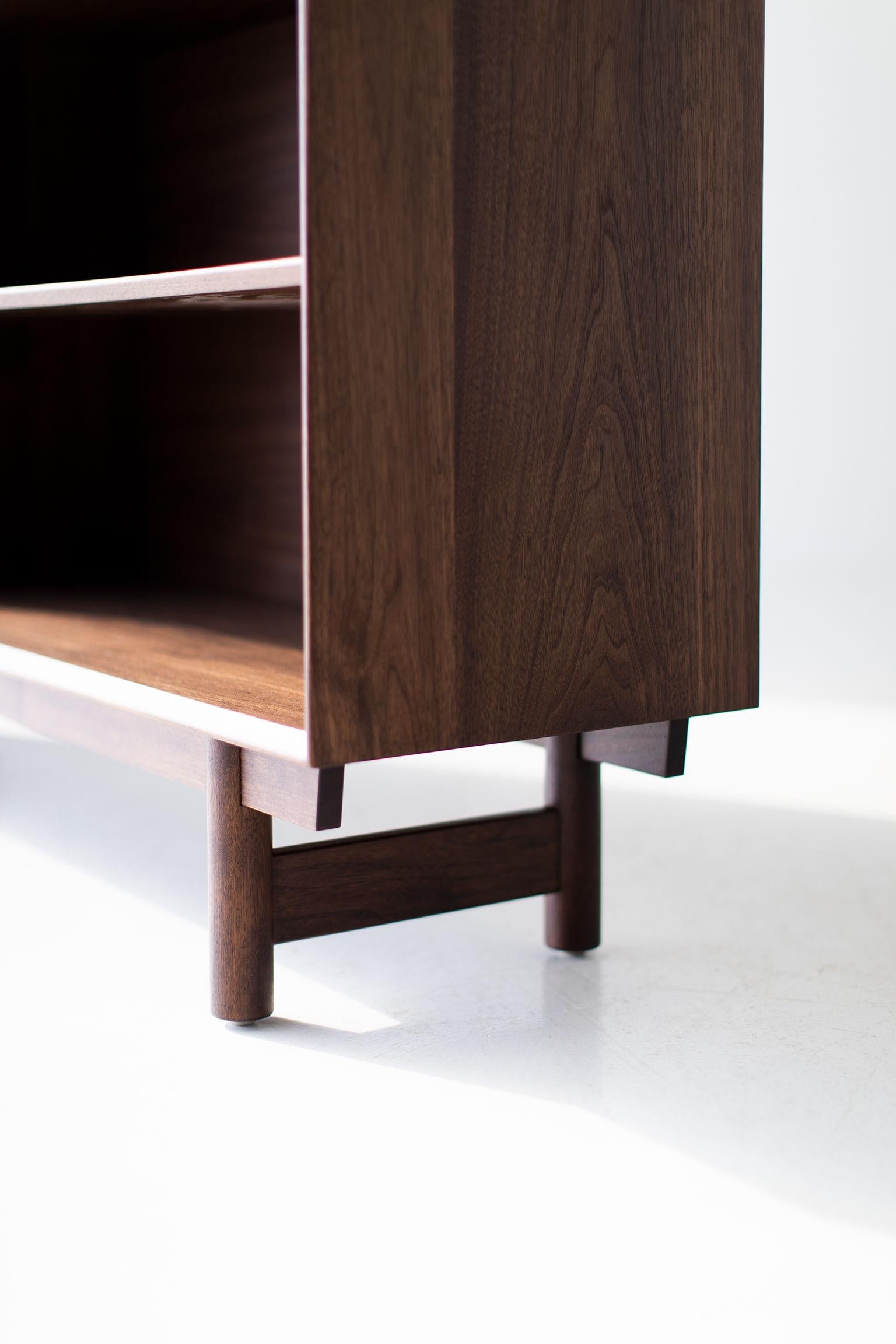 https://a.1stdibscdn.com/modern-bookcase-cabinet-the-peabody-collection-for-sale-picture-12/f_9720/1613514135713/Modern_Bookcase_Cabinet_Peabody_Collection_12_master.jpg