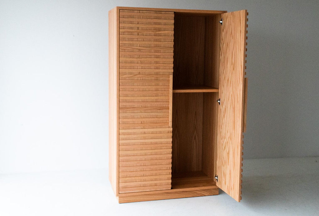 https://a.1stdibscdn.com/modern-oak-cabinet-cicely-collection-for-sale-picture-9/f_9720/f_267962721641495930270/Modern_Oak_Cabinet_Cicely_Collection_09_master.jpg
