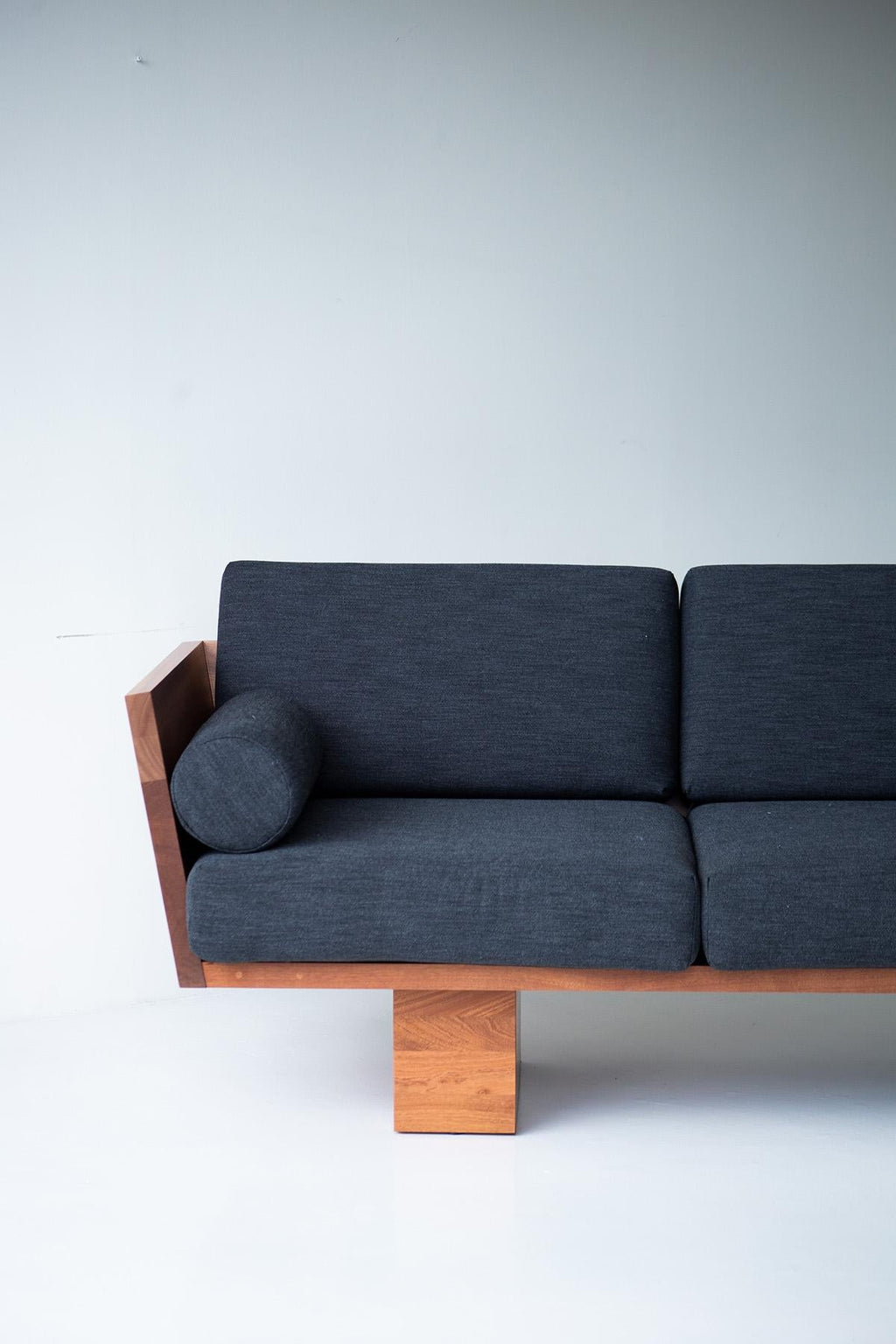 https://a.1stdibscdn.com/modern-patio-furniture-suelo-sofa-in-natural-for-sale-picture-2/f_9720/f_320850521673015559810/Modern_Patio_Furniture_Suelo_Sofa_Natural_02_master.jpg