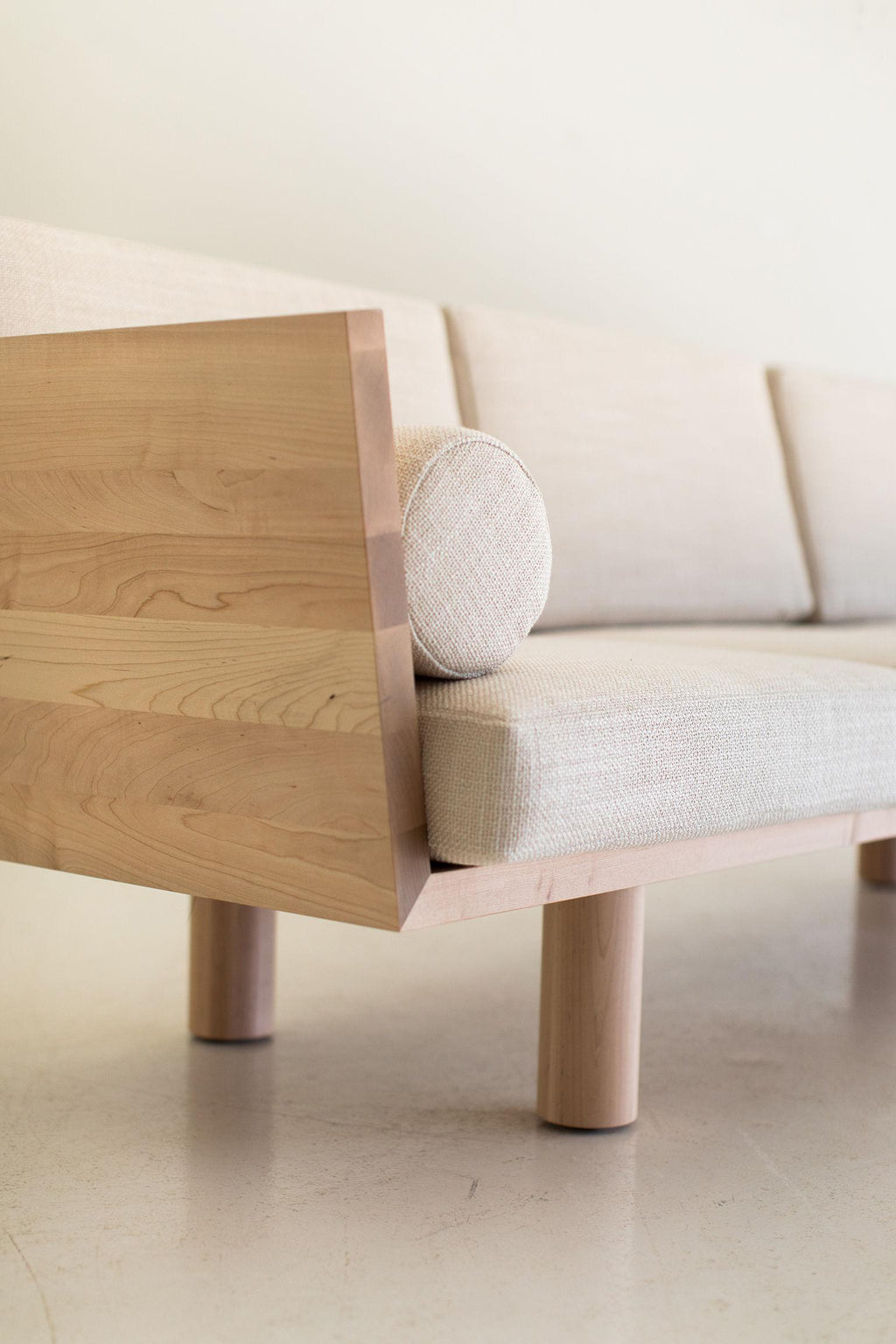 https://a.1stdibscdn.com/modern-suelo-sofa-turned-leg-for-sale-picture-3/f_9720/1614707957866/Modern_Suelo_Sofa_Turned_Leg_03_master.jpg
