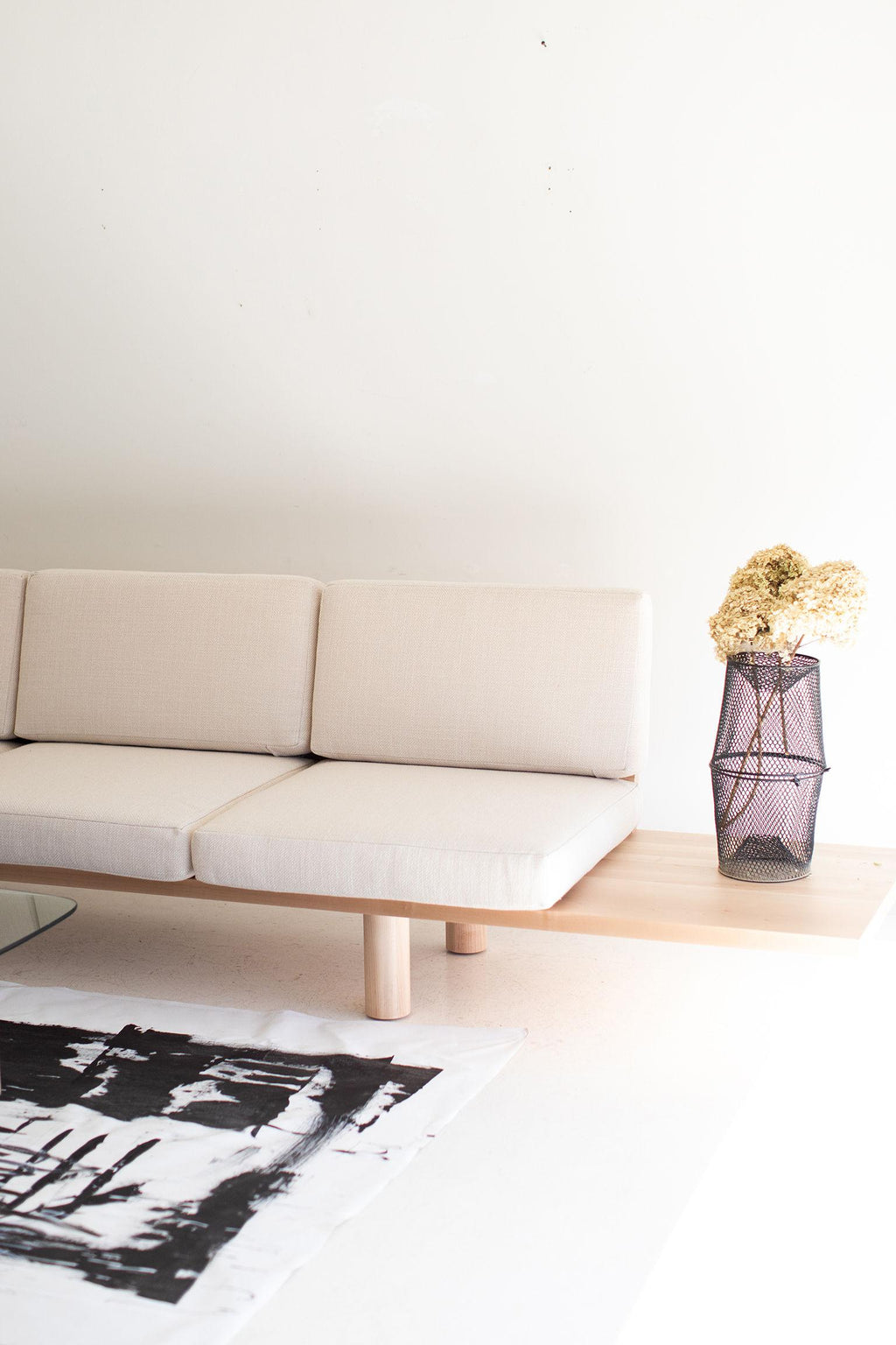 https://a.1stdibscdn.com/modern-suelo-sofa-turned-leg-for-sale-picture-8/f_9720/1614707967857/Modern_Suelo_Sofa_Turned_Leg_08_master.jpg