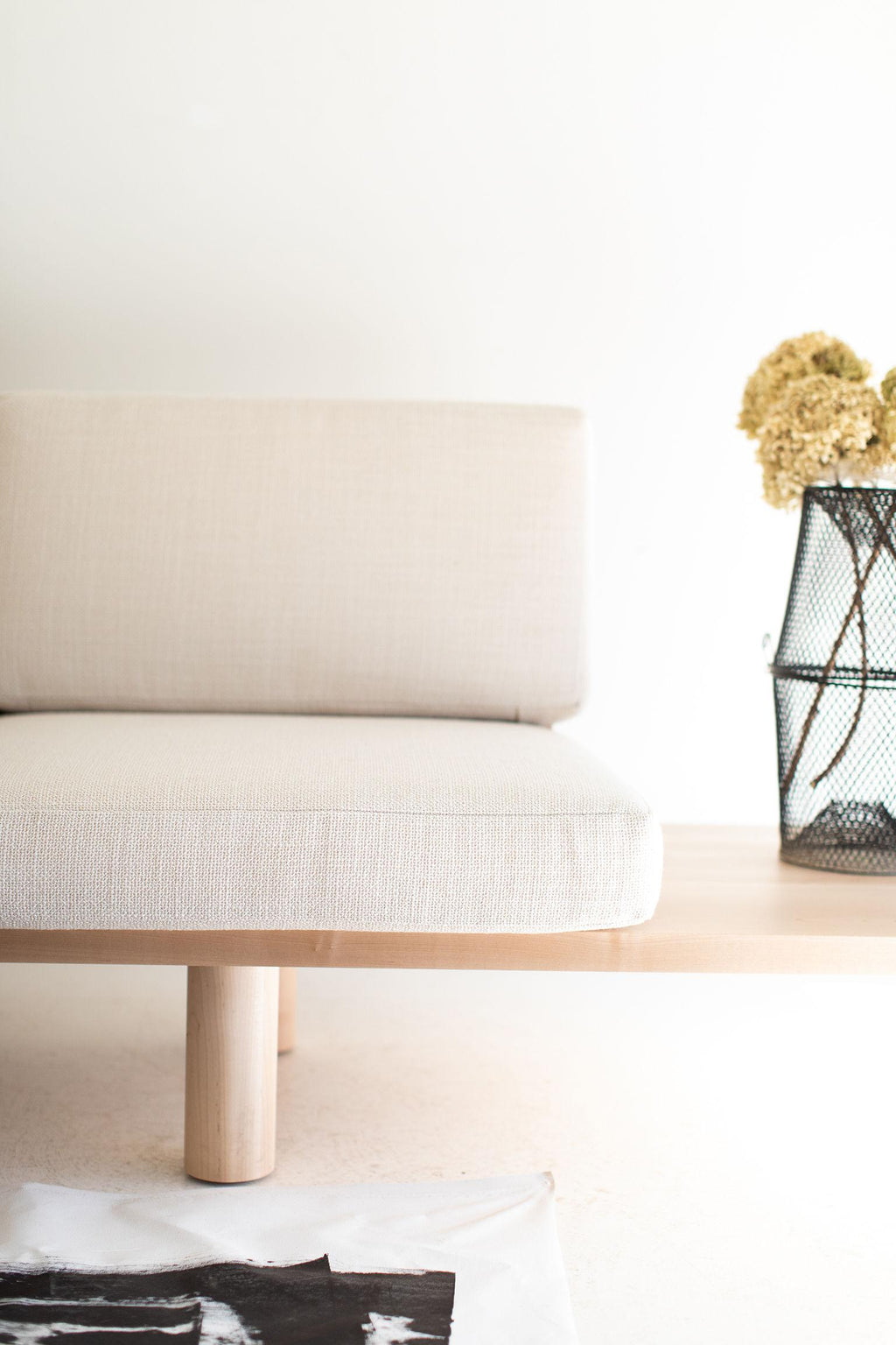 https://a.1stdibscdn.com/modern-suelo-sofa-turned-leg-for-sale-picture-10/f_9720/1614707969429/Modern_Suelo_Sofa_Turned_Leg_10_master.jpg