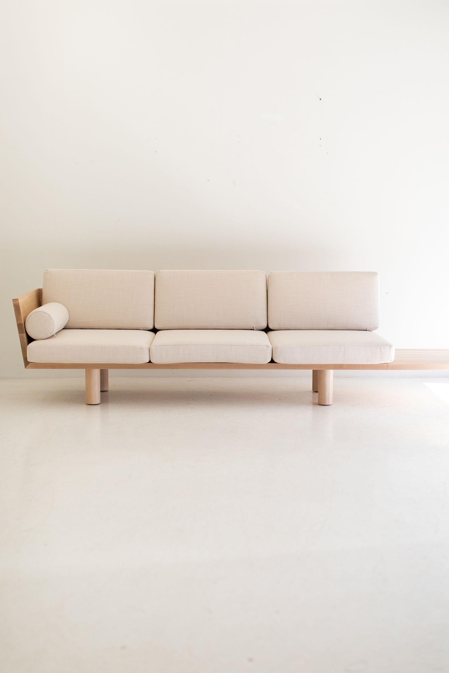 https://a.1stdibscdn.com/modern-suelo-sofa-turned-leg-for-sale-picture-11/f_9720/1614707971775/Modern_Suelo_Sofa_Turned_Leg_11_master.jpg