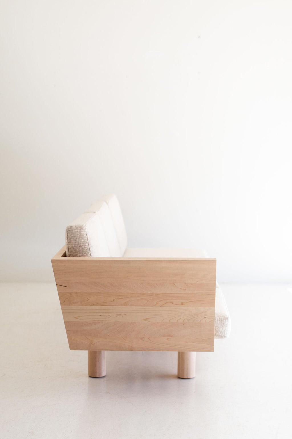 https://a.1stdibscdn.com/modern-suelo-sofa-turned-leg-for-sale-picture-13/f_9720/1614707978164/Modern_Suelo_Sofa_Turned_Leg_13_master.jpg