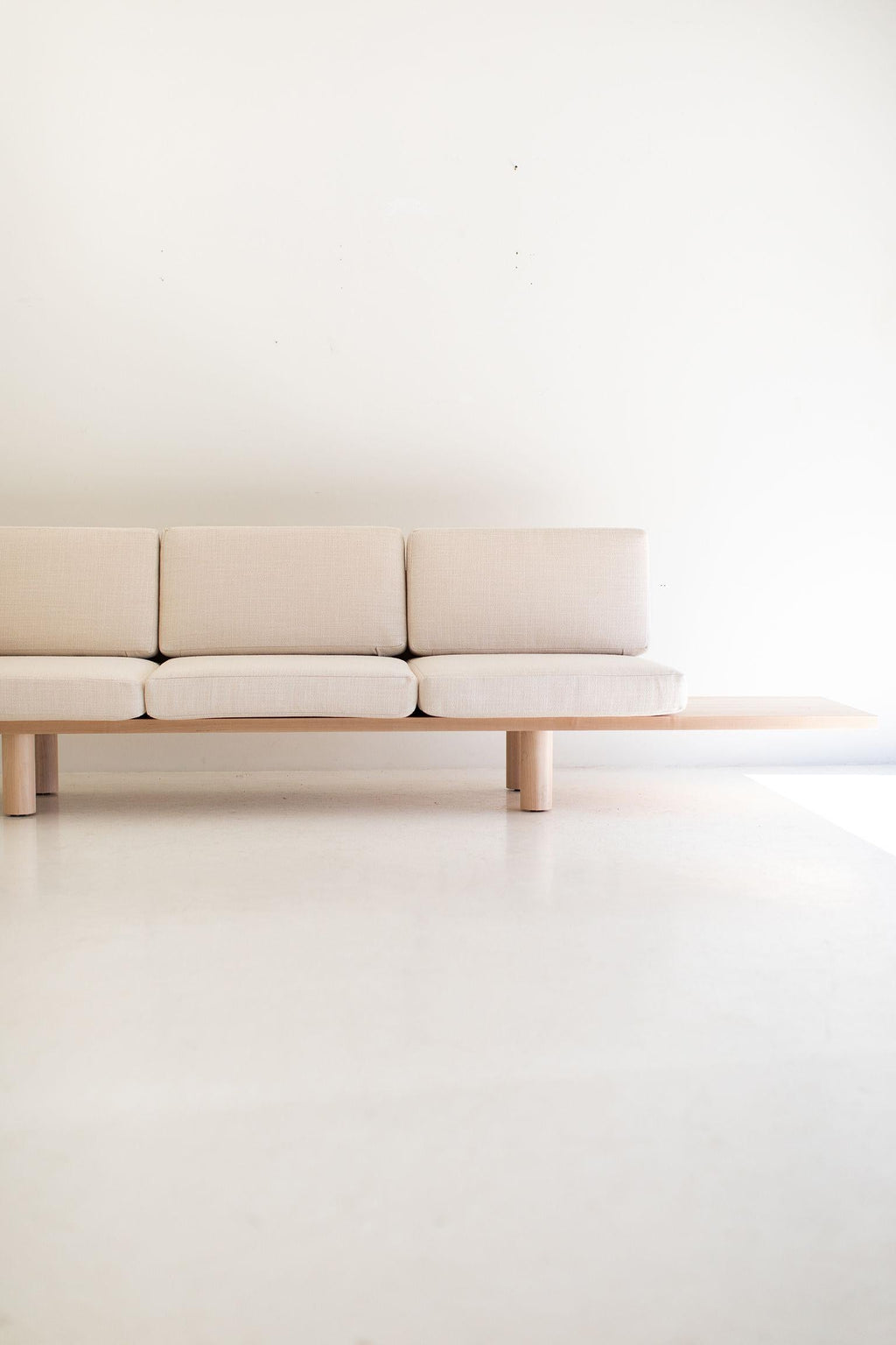 https://a.1stdibscdn.com/modern-suelo-sofa-turned-leg-for-sale-picture-15/f_9720/1614707979115/Modern_Suelo_Sofa_Turned_Leg_15_master.jpg