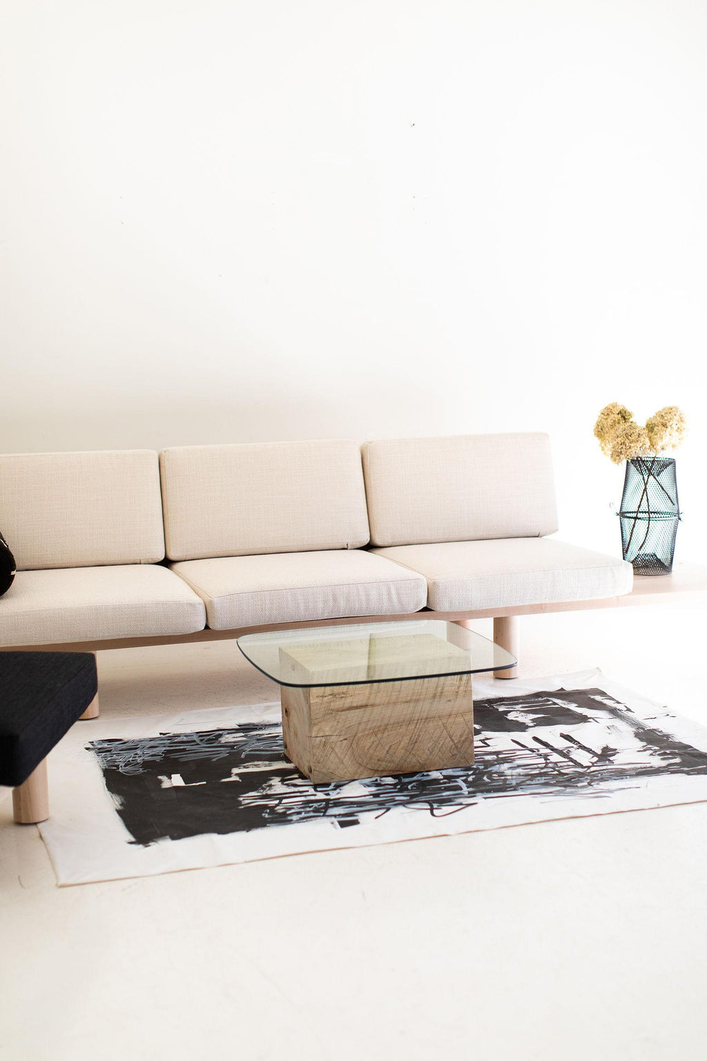 https://a.1stdibscdn.com/modern-suelo-sofa-turned-leg-for-sale-picture-18/f_9720/1614707981999/Modern_Suelo_Sofa_Turned_Leg_18_master.jpg