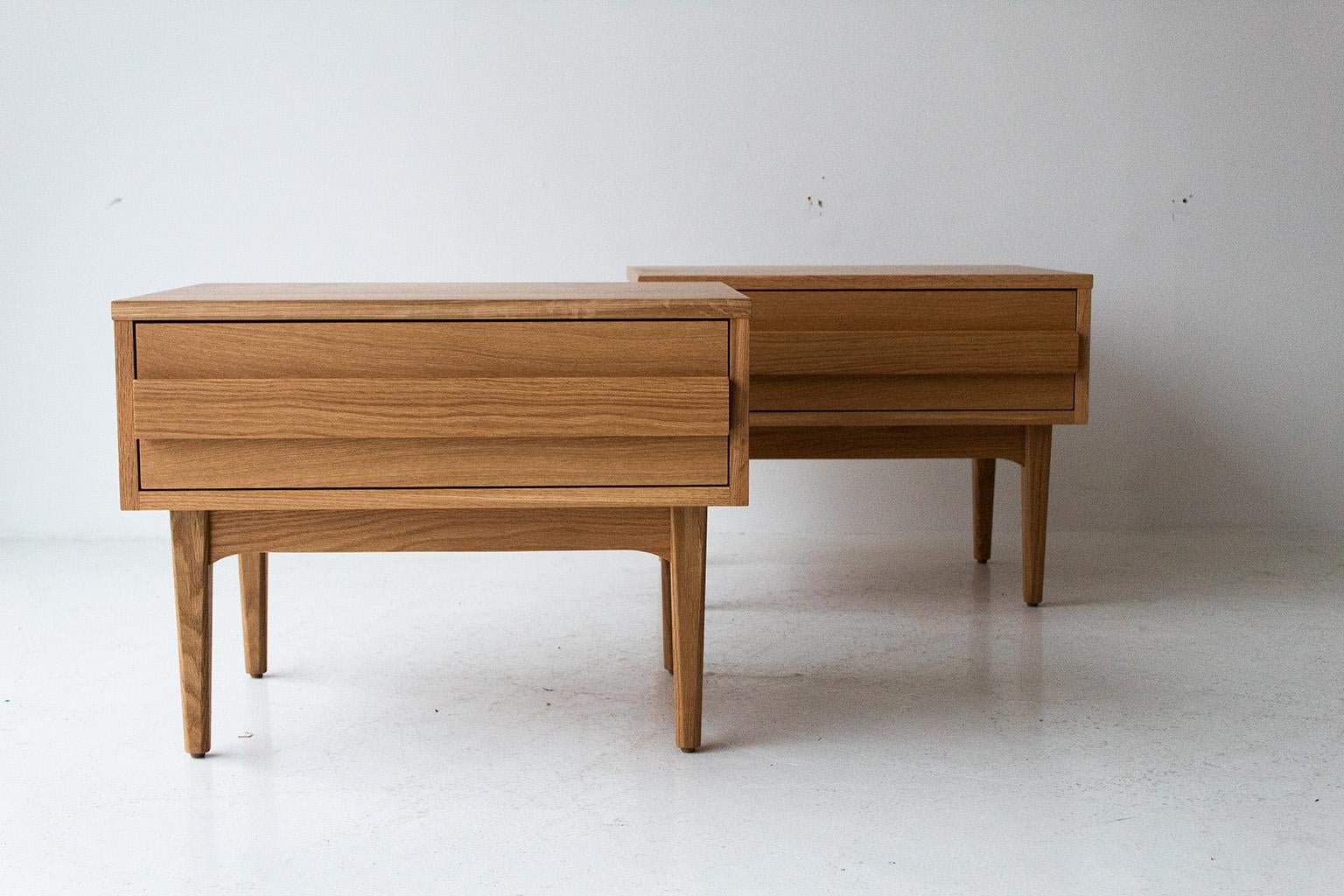 https://a.1stdibscdn.com/modern-white-oak-nightstands-for-sale-picture-2/f_9720/f_267969121641498211855/Modern_White_Oak_Nightstands_02_master.jpg