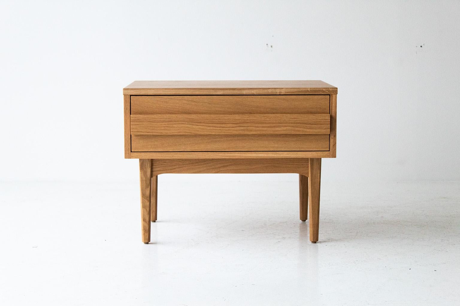 https://a.1stdibscdn.com/modern-white-oak-nightstands-for-sale-picture-7/f_9720/f_267969121641498212493/Modern_White_Oak_Nightstands_07_master.jpg