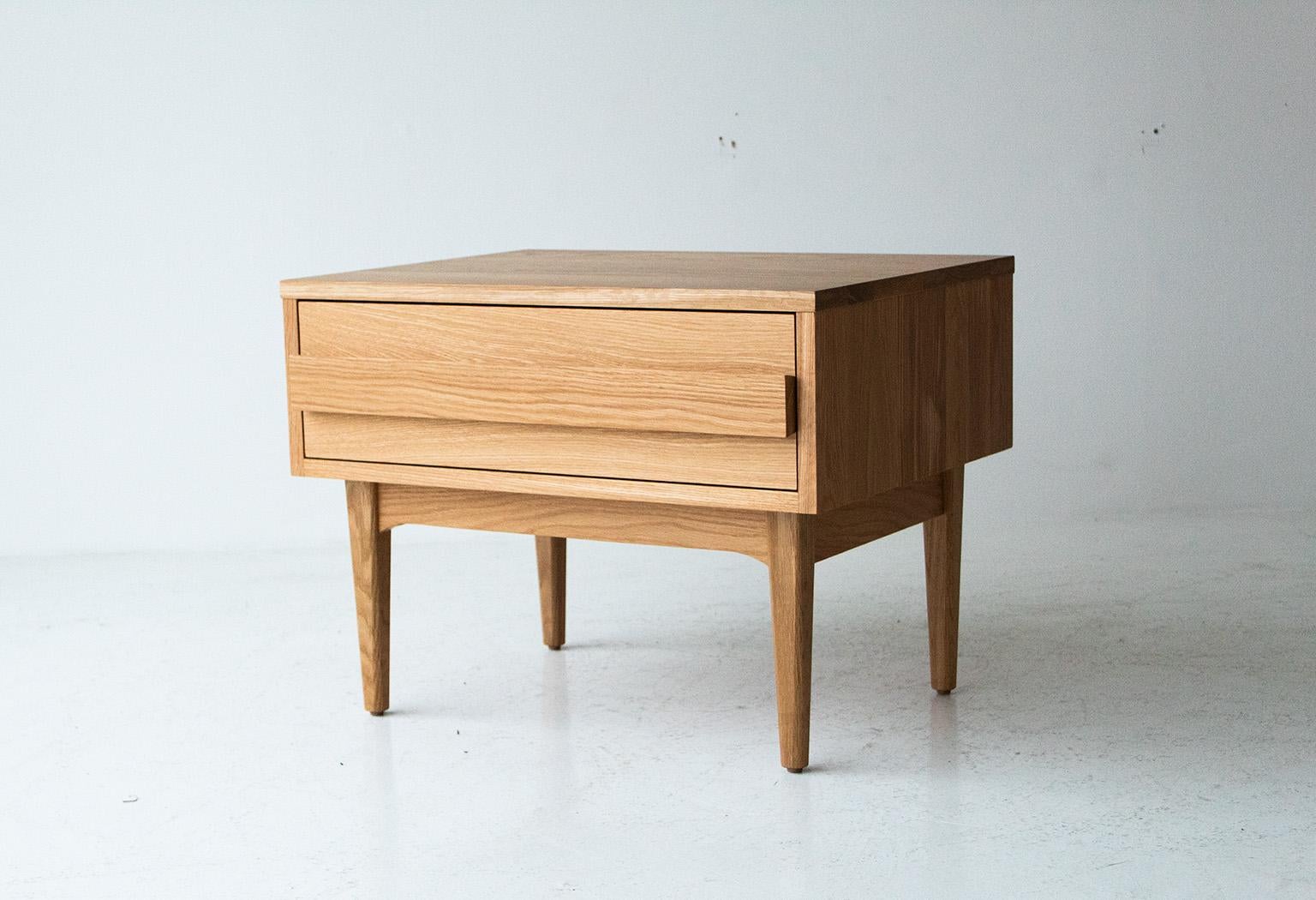 https://a.1stdibscdn.com/modern-white-oak-nightstands-for-sale-picture-8/f_9720/f_267969121641498212110/Modern_White_Oak_Nightstands_08_master.jpg