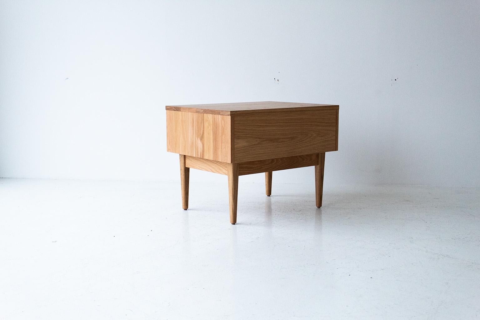 https://a.1stdibscdn.com/modern-white-oak-nightstands-for-sale-picture-10/f_9720/f_267969121641498212870/Modern_White_Oak_Nightstands_10_master.jpg