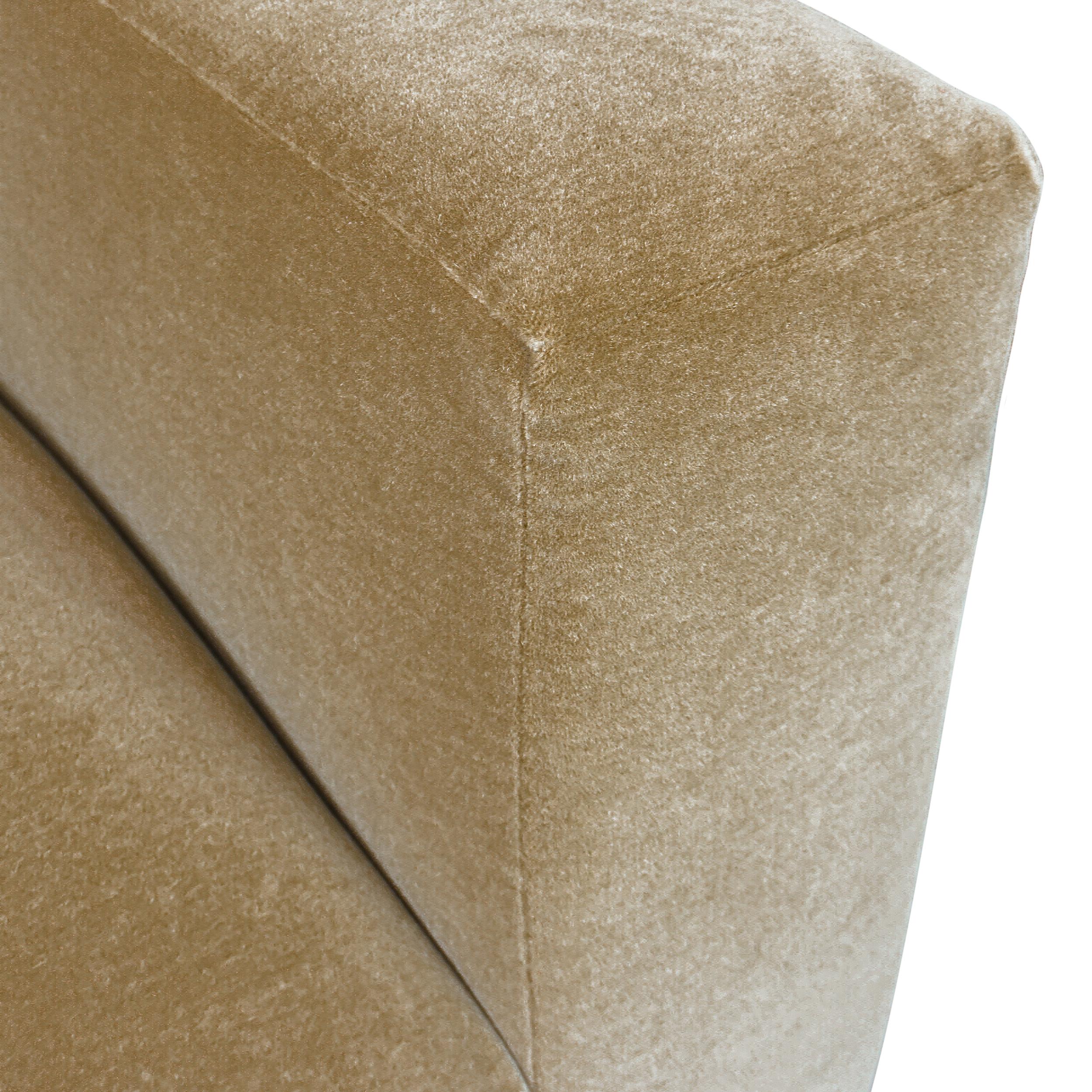 https://a.1stdibscdn.com/thick-channeled-biege-velvet-sofa-for-sale-picture-13/f_21233/f_349005221687461776428/Mohair_Channel_Sofa_Arm_Closeup_master.jpg