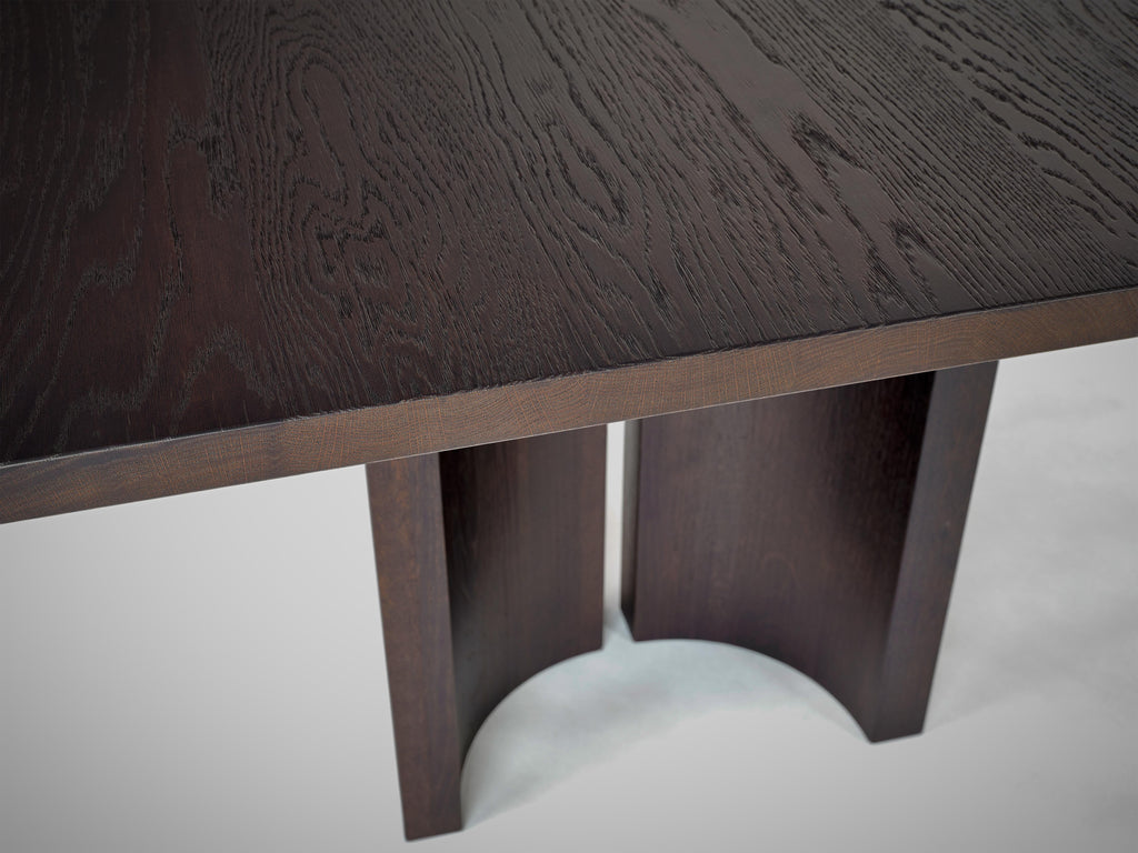 https://a.1stdibscdn.com/large-oval-dining-table-solid-european-oak-aperta-capsule-for-sale-picture-7/f_89302/f_465264421756979244551/Mokko_Aperta_Dining_Table_detail_3_photo_by_Thomas_van_Schaik_master.jpg