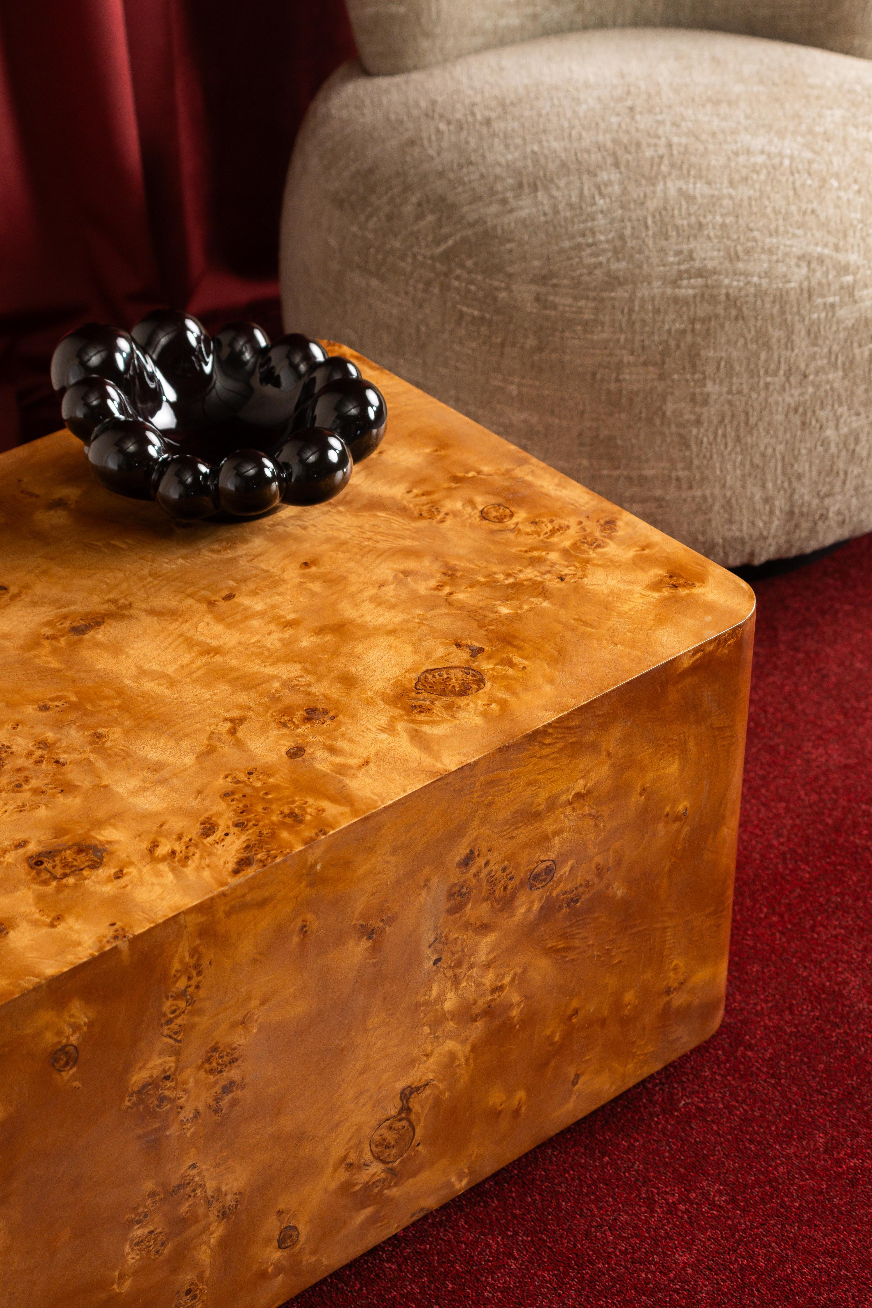 https://a.1stdibscdn.com/carlton-distinctive-unmistakeable-not-just-a-coffee-table-for-sale-picture-6/f_107692/f_481329621767211310281/Monika_Mastyj_meble_testy8356_master.jpg