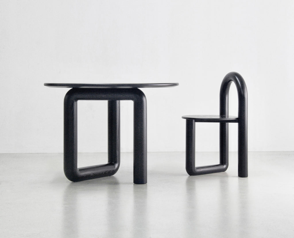 https://a.1stdibscdn.com/round-dining-table-in-ebonized-ash-by-objects-ideas-for-sale-picture-2/f_37133/1589161143960/Mono_Collection_Ash1_master.jpg