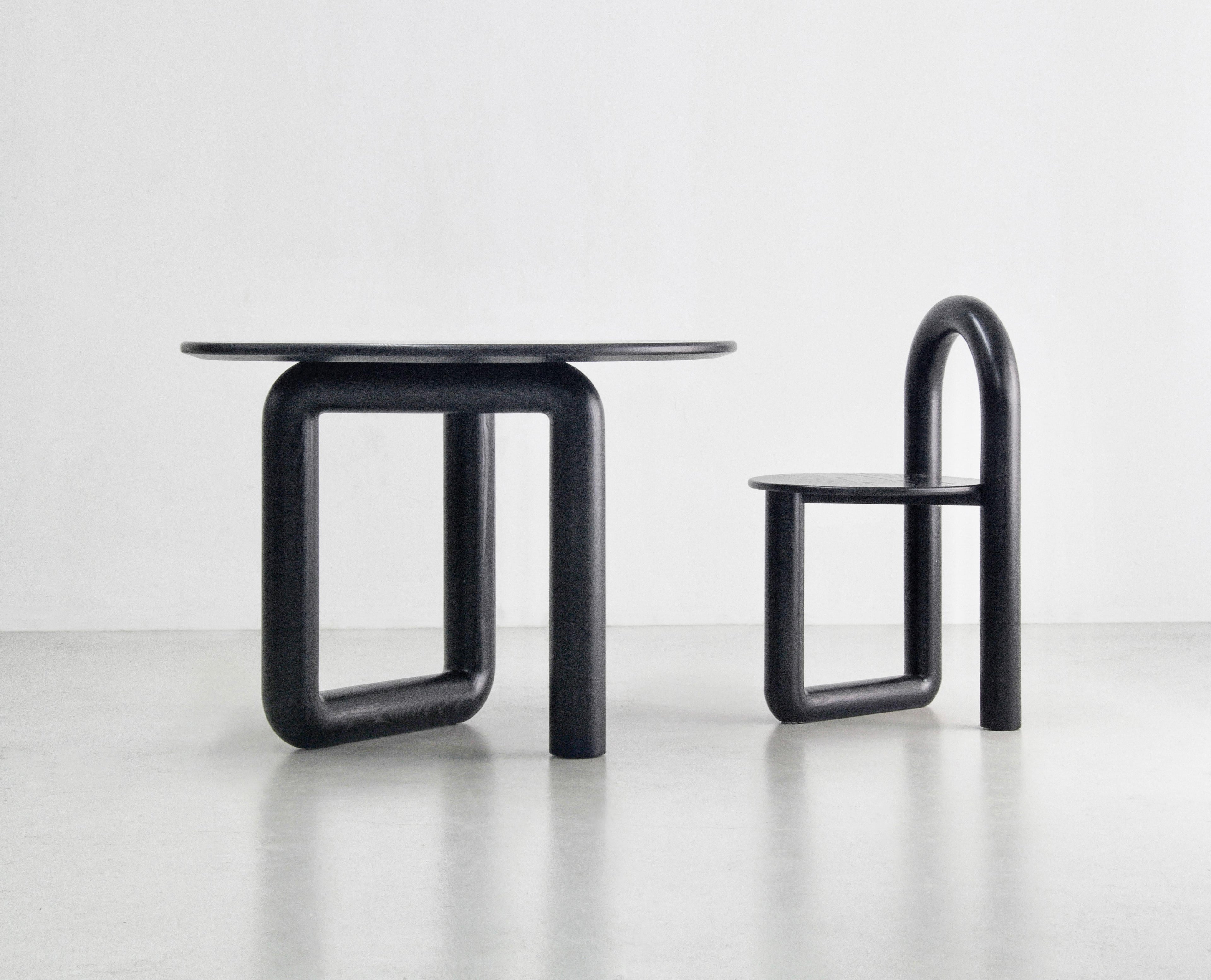 https://a.1stdibscdn.com/round-dining-table-in-ebonized-ash-by-objects-ideas-for-sale-picture-2/f_37133/1589161143960/Mono_Collection_Ash1_master.jpg