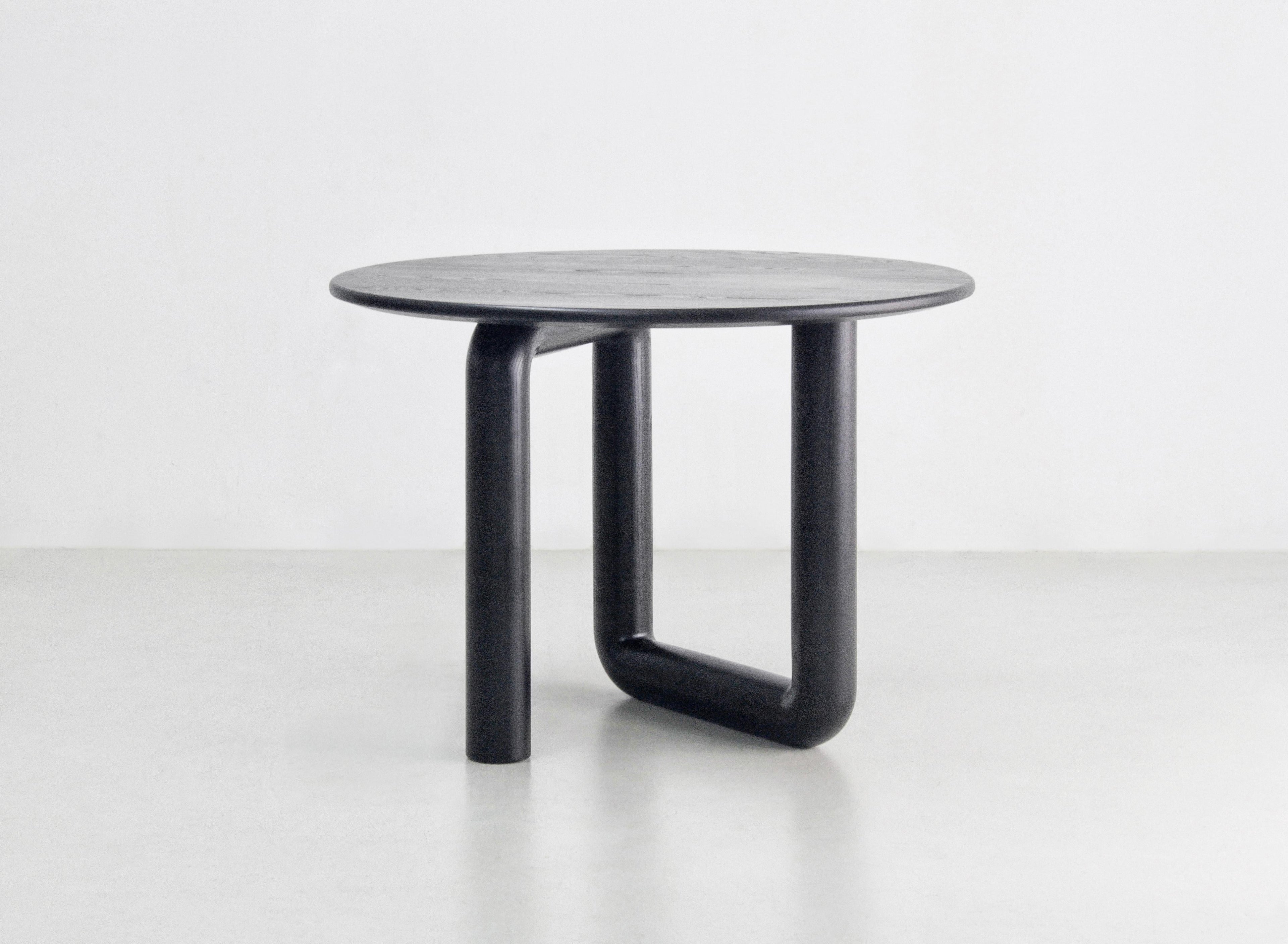 https://a.1stdibscdn.com/round-dining-table-in-ebonized-ash-by-objects-ideas-for-sale-picture-3/f_37133/1589161159545/Mono_Table_3_master.jpg