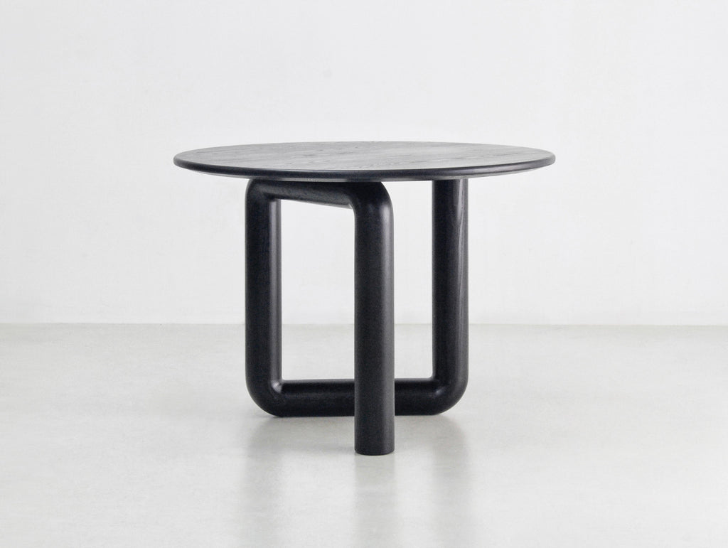 https://a.1stdibscdn.com/round-dining-table-in-ebonized-ash-by-objects-ideas-for-sale-picture-4/f_37133/1589161166308/Mono_Table_4_master.jpg